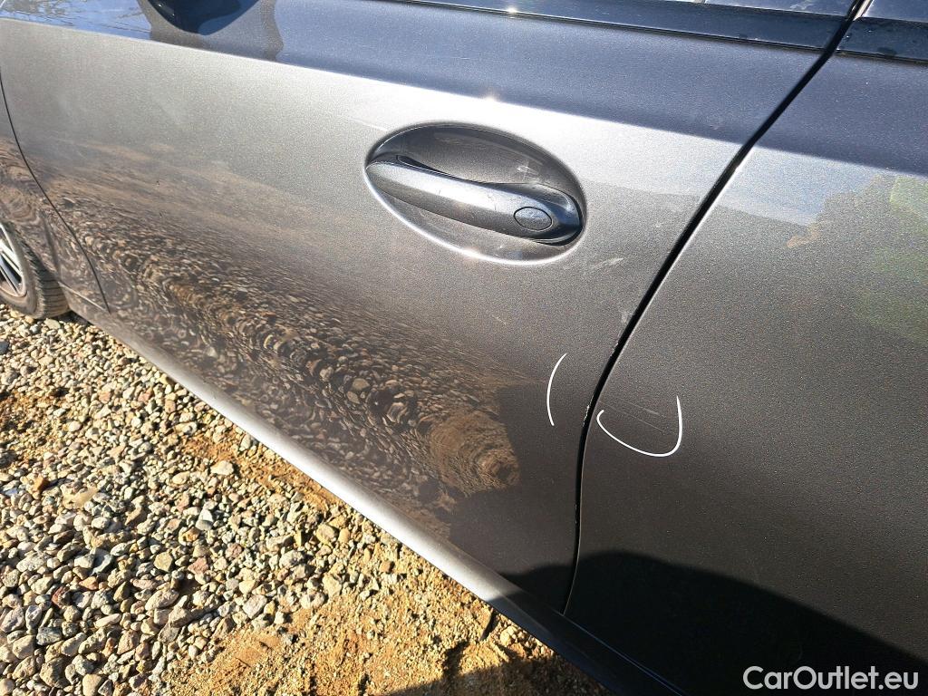  Bmw  Serie 3 BMW  / 2018 / 4P / sedán 320i Auto. #32