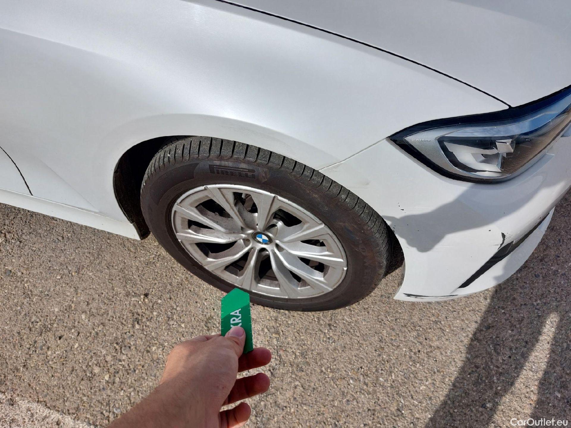  Bmw  Serie 3 BMW  / 2015 / 5P / familiar 318d Touring #17