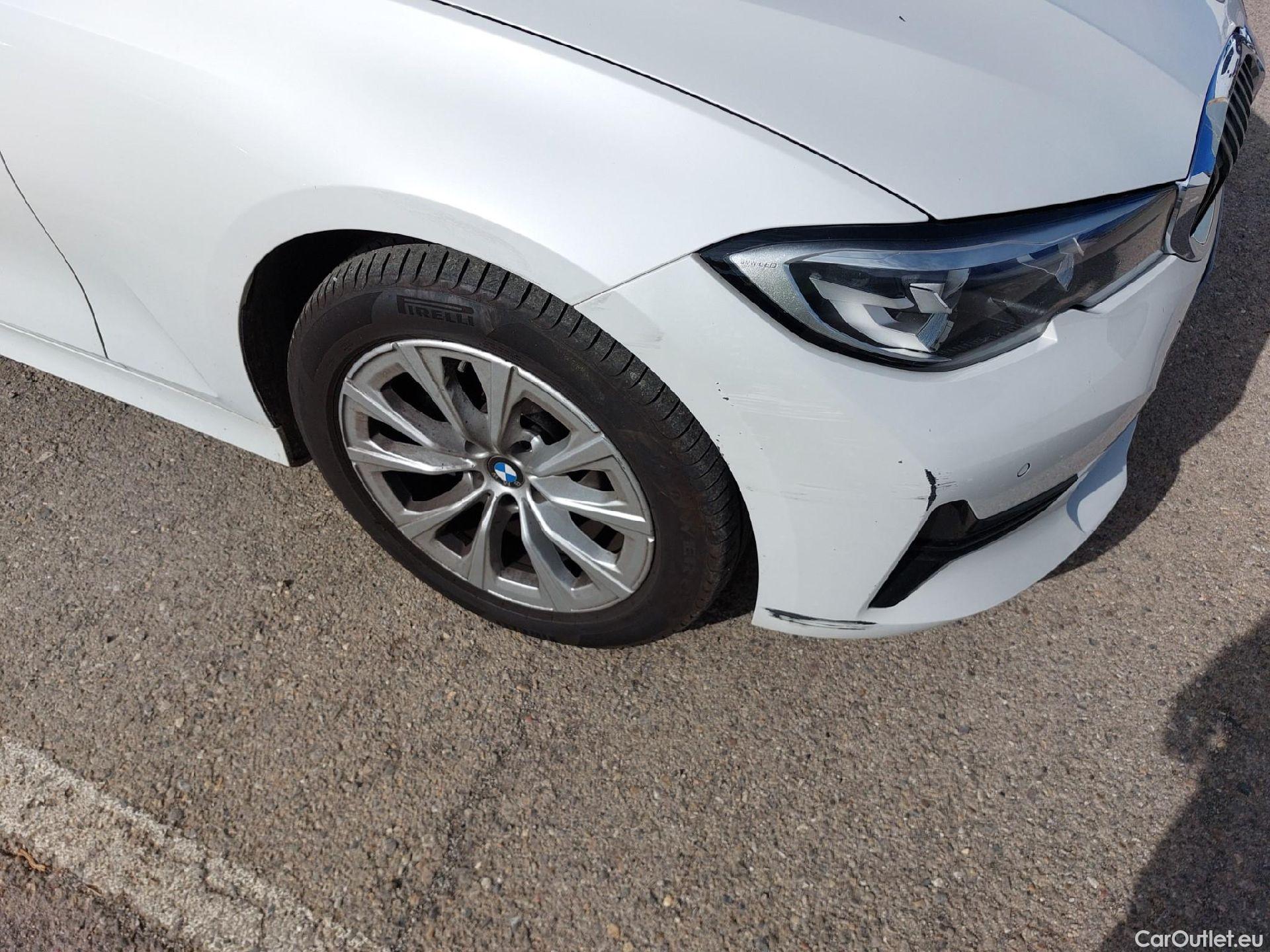  Bmw  Serie 3 BMW  / 2015 / 5P / familiar 318d Touring #18