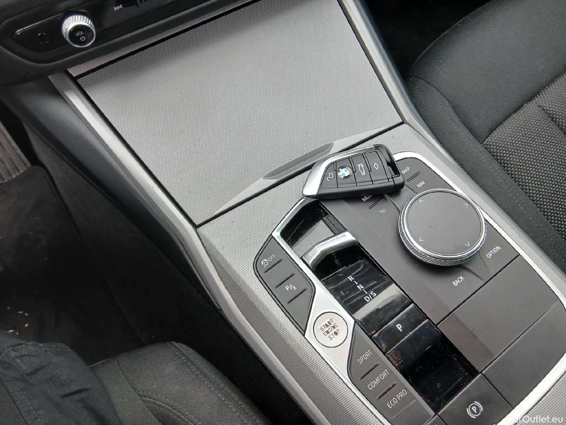  Bmw  Serie 3 BMW  / 2018 / 4P / sedán 318d Auto. #1