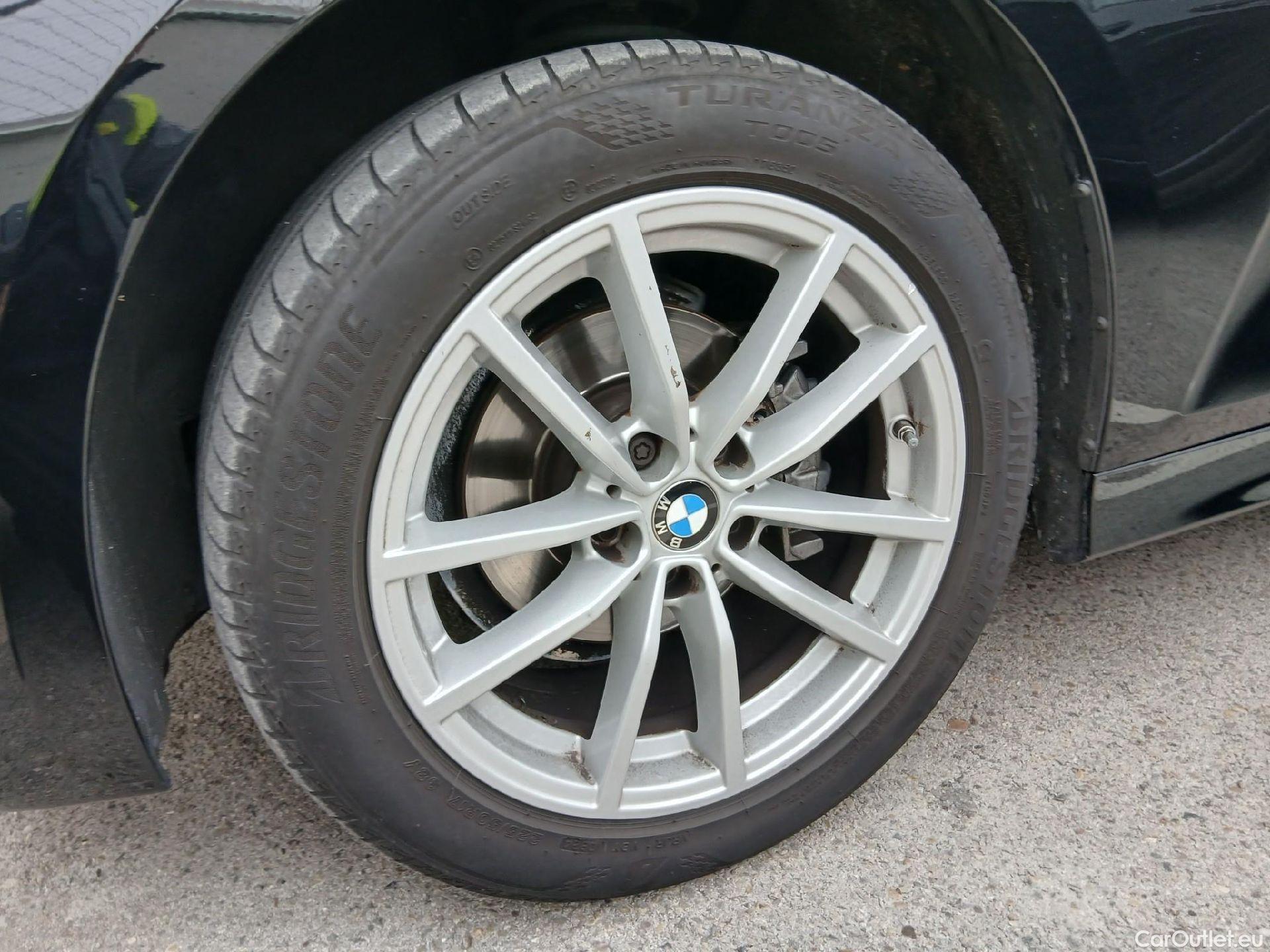  Bmw  Serie 3 BMW  / 2018 / 4P / sedán 318d Auto. #15