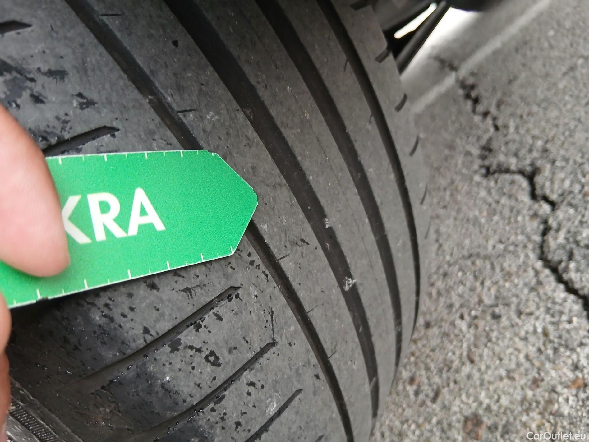  Bmw  Serie 3 BMW  / 2018 / 4P / sedán 318d Auto. #5