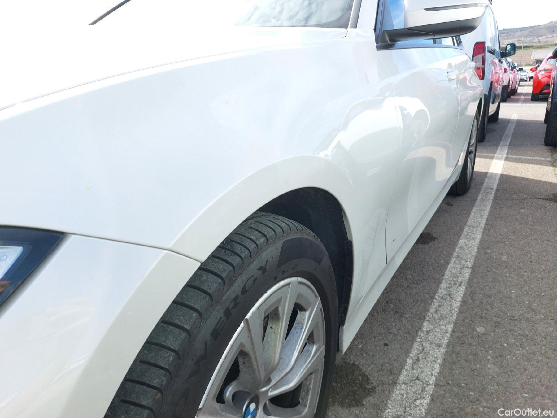  Bmw  Serie 3 BMW  / 2015 / 5P / familiar 318d Touring #3