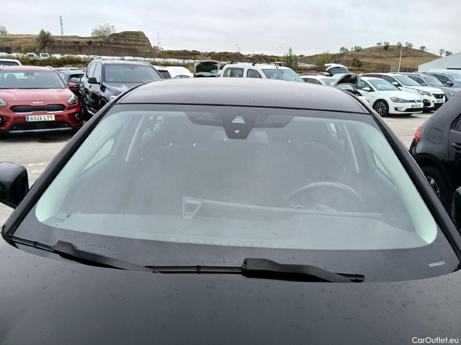  Bmw  Serie 3 BMW  / 2018 / 4P / sedán 318d Auto. #2