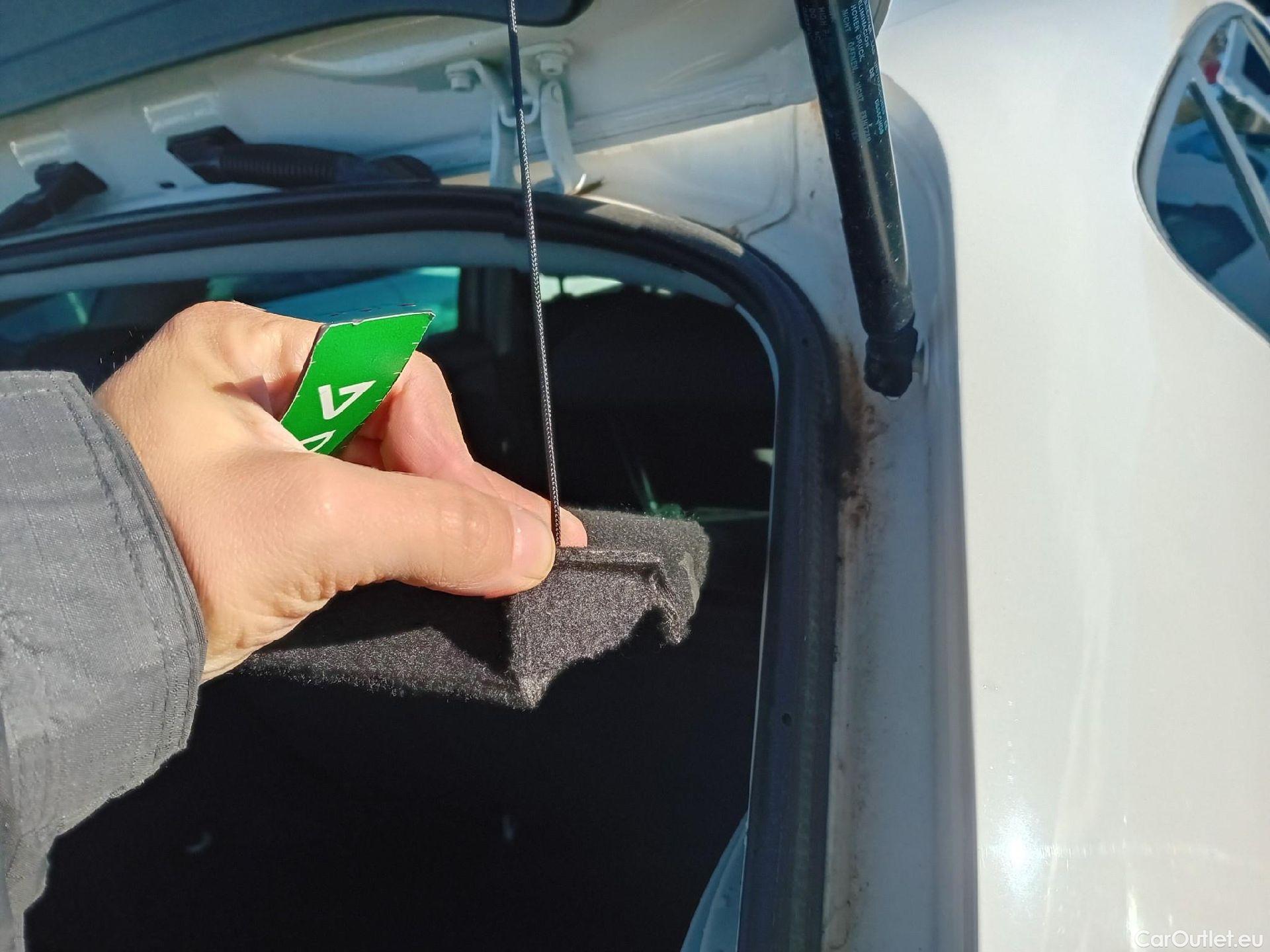  Seat  Leon SEAT León / 2016 / 5P / berlina con portón 1.6 TDI 85kW S&S Style Visio Ed Nav (AC) #14