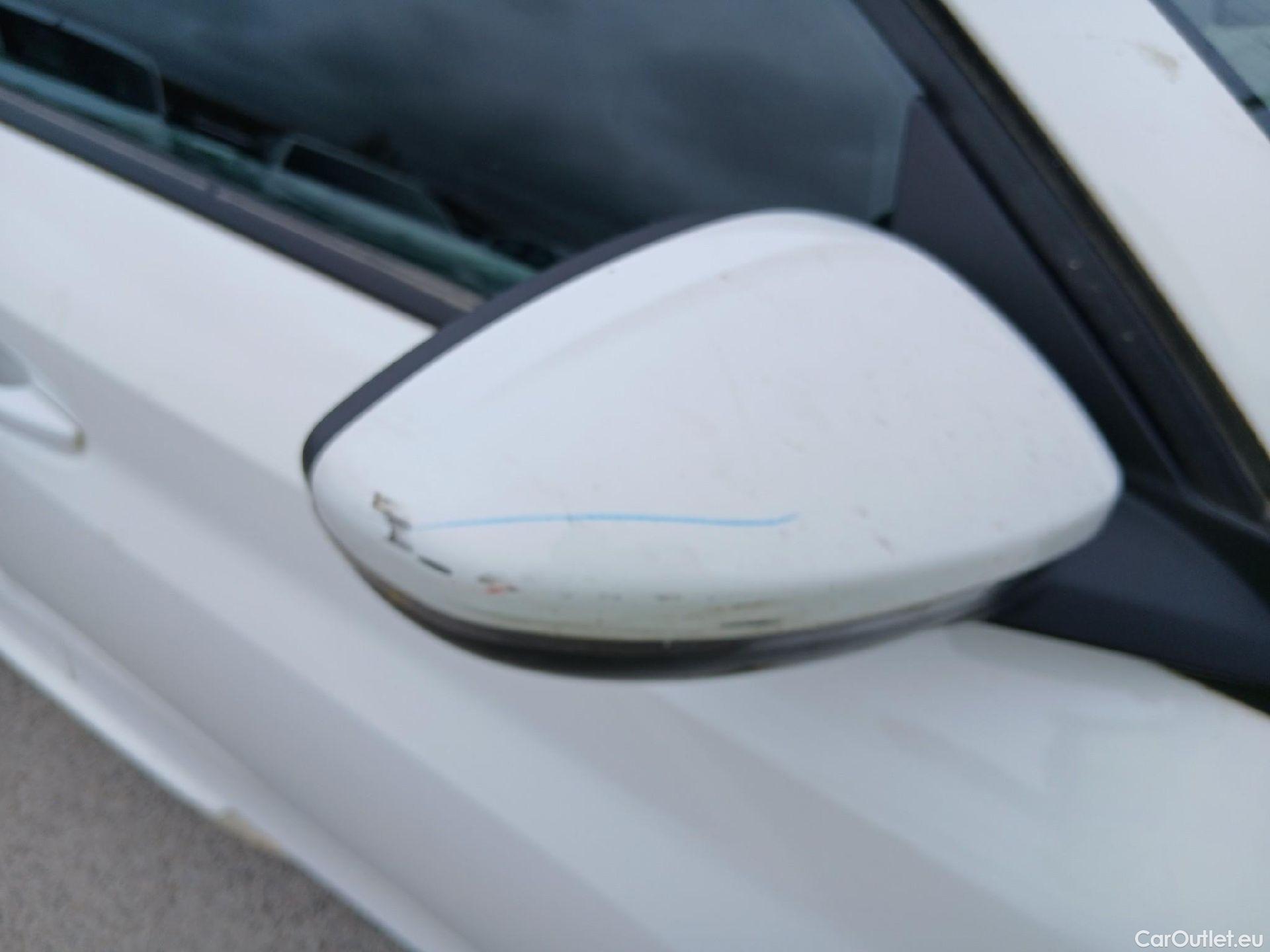  Peugeot  208 PEUGEOT  / 2019 / 5P / berlina con portón BlueHDi 73kW (100CV) Active #45