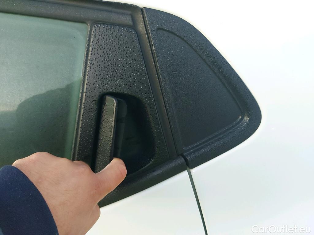  Renault  Clio RENAULT  / 2016 / 5P / berlina con portón Business dCi 66kW (90CV) -18 (AC) #23