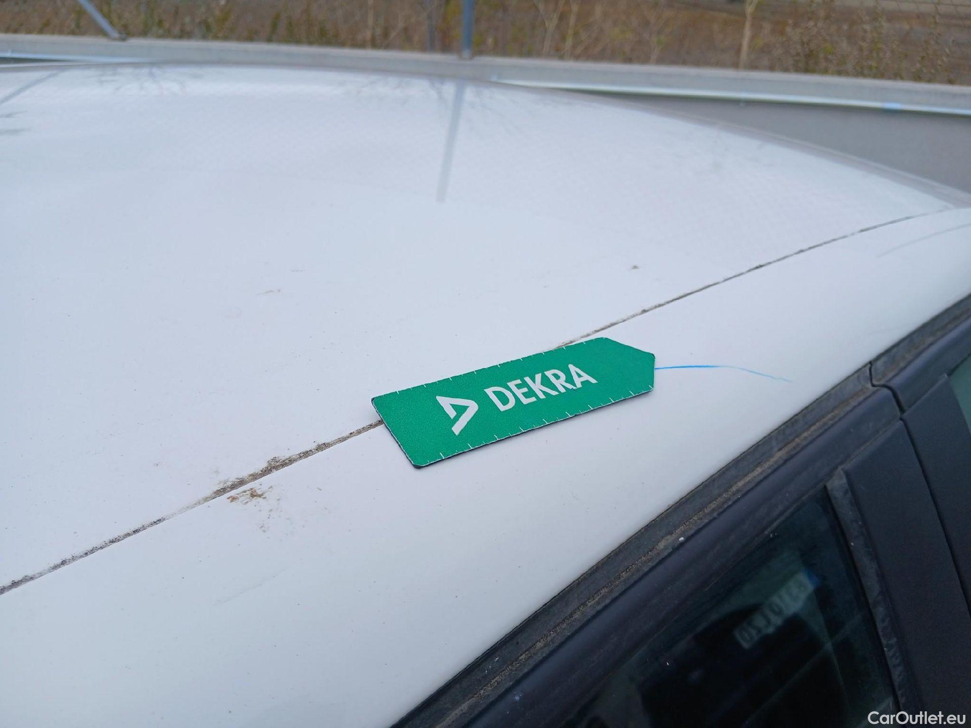  Peugeot  208 PEUGEOT  / 2019 / 5P / berlina con portón BlueHDi 73kW (100CV) Active #37