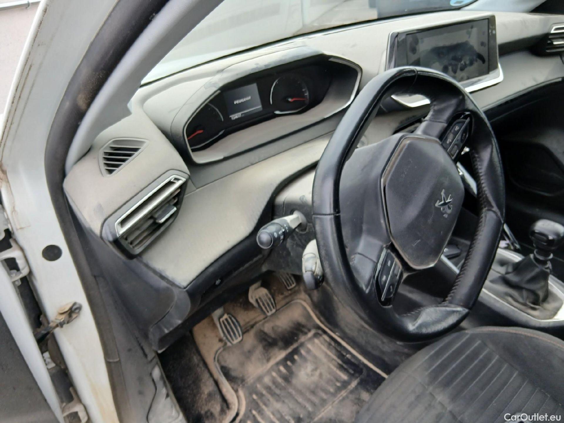  Peugeot  208 PEUGEOT  / 2019 / 5P / berlina con portón BlueHDi 73kW (100CV) Active #27