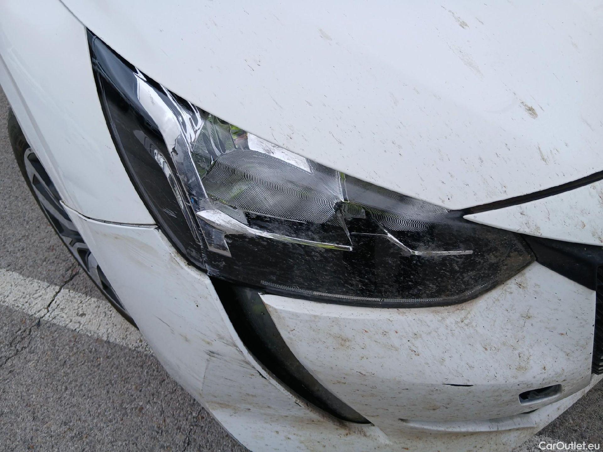  Peugeot  208 PEUGEOT  / 2019 / 5P / berlina con portón BlueHDi 73kW (100CV) Active #8