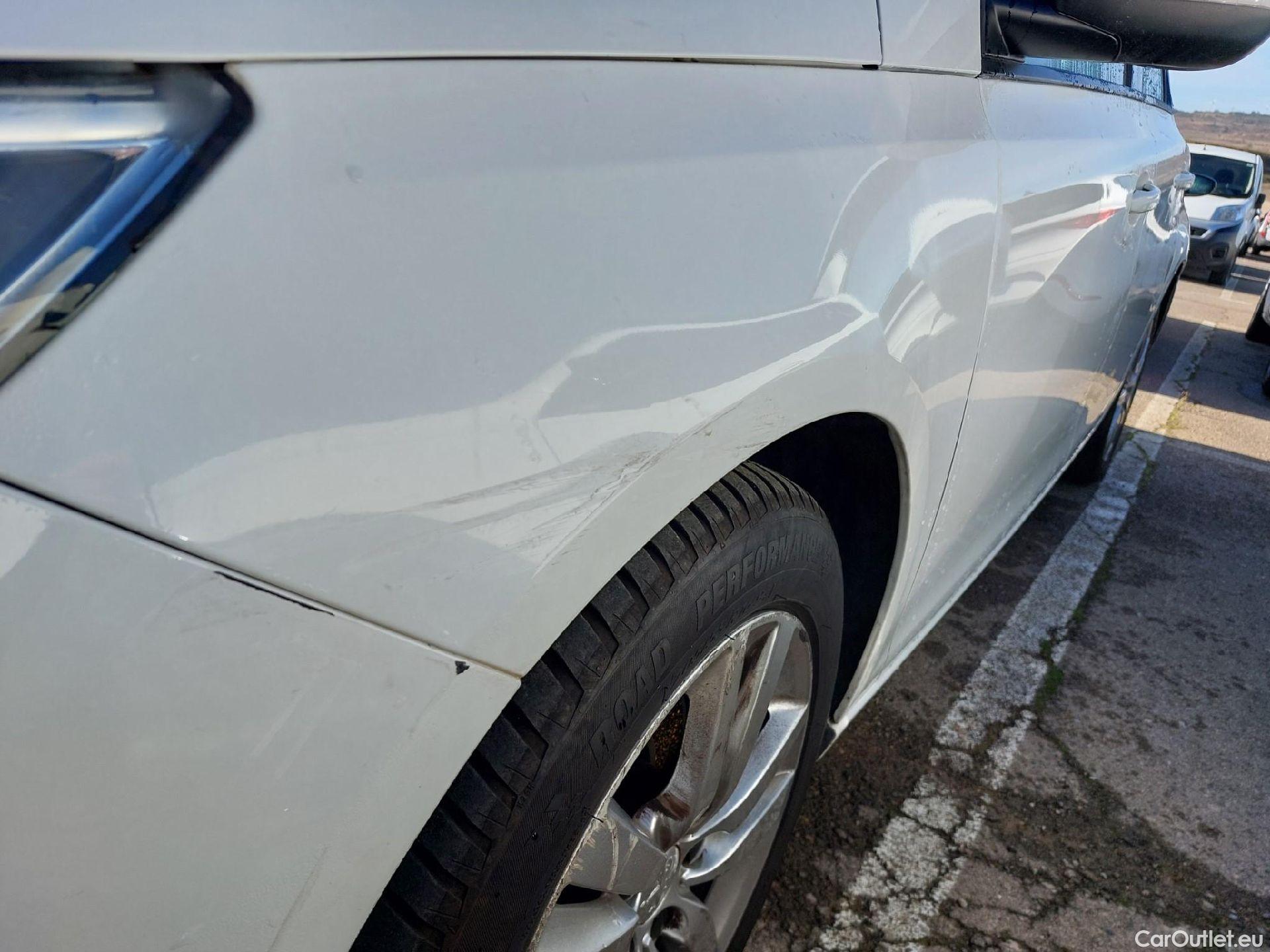  Peugeot  308 PEUGEOT  / 2017 / 5P / berlina con portón 5p Active Pack BlueHDi 130 S&S #6