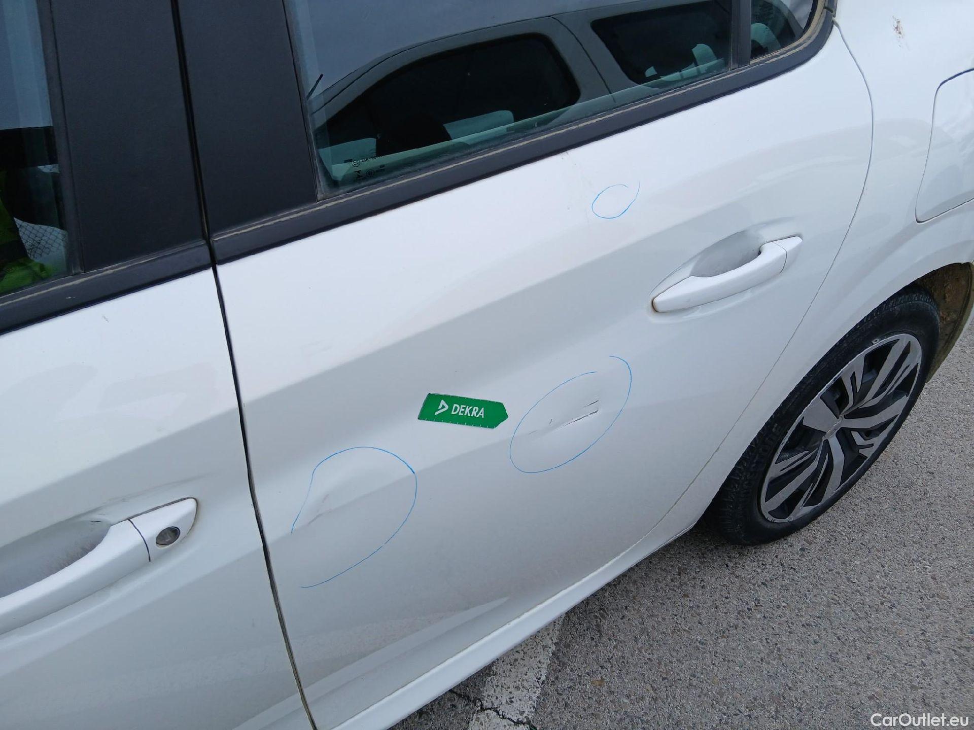  Peugeot  208 PEUGEOT  / 2019 / 5P / berlina con portón BlueHDi 73kW (100CV) Active #24