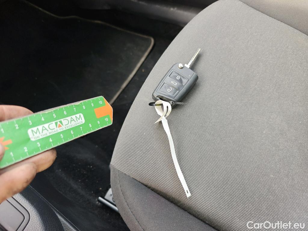  Seat  Ibiza SEAT  / 2017 / 5P / berlina con portón 1.0 MPI 59kW (80CV) Reference Plus(SP) #1