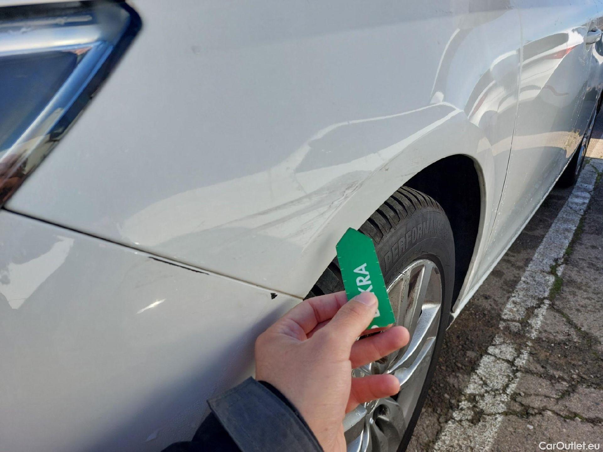  Peugeot  308 PEUGEOT  / 2017 / 5P / berlina con portón 5p Active Pack BlueHDi 130 S&S #7