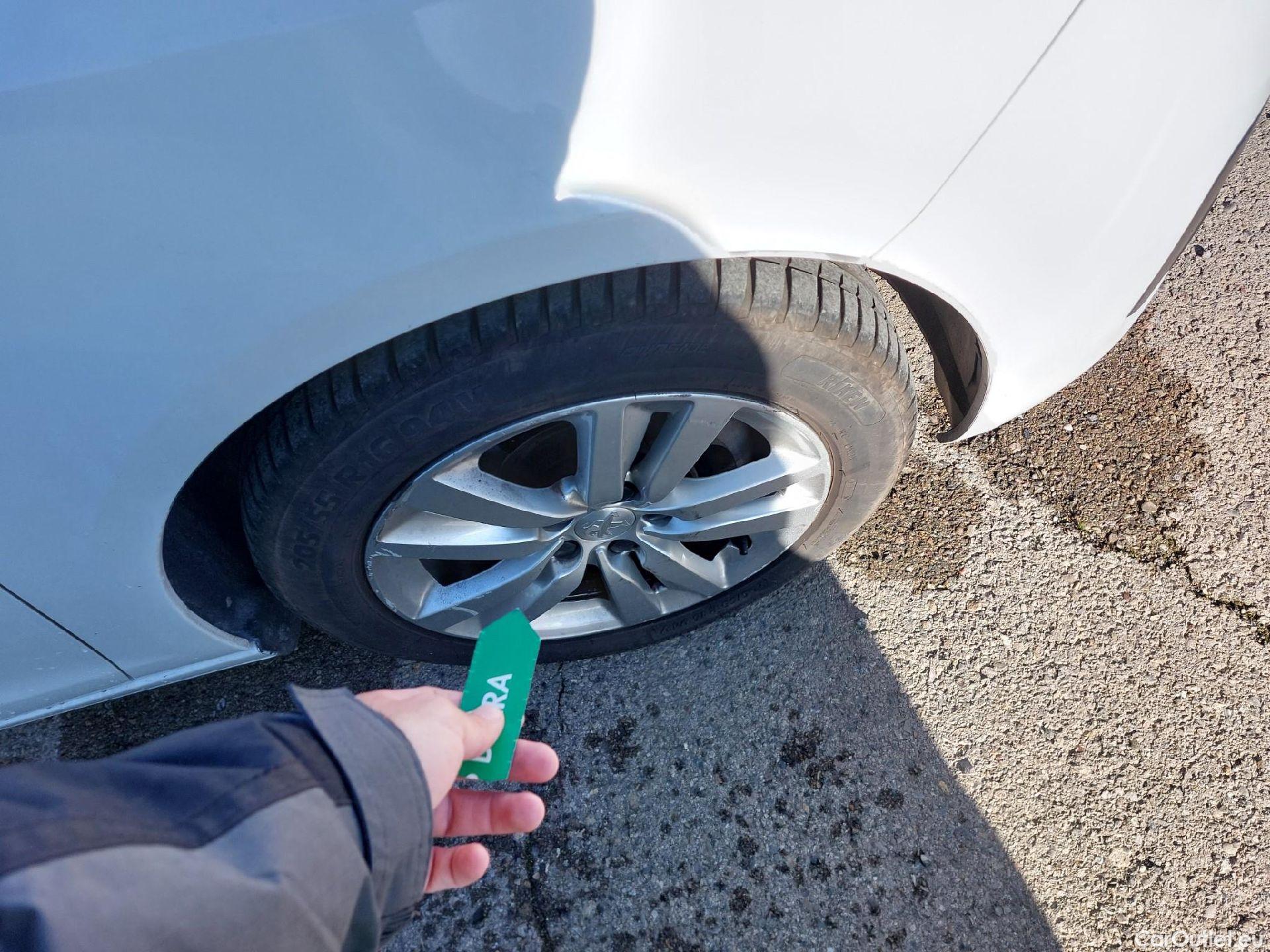  Peugeot  308 PEUGEOT  / 2017 / 5P / berlina con portón 5p Active Pack BlueHDi 130 S&S #18