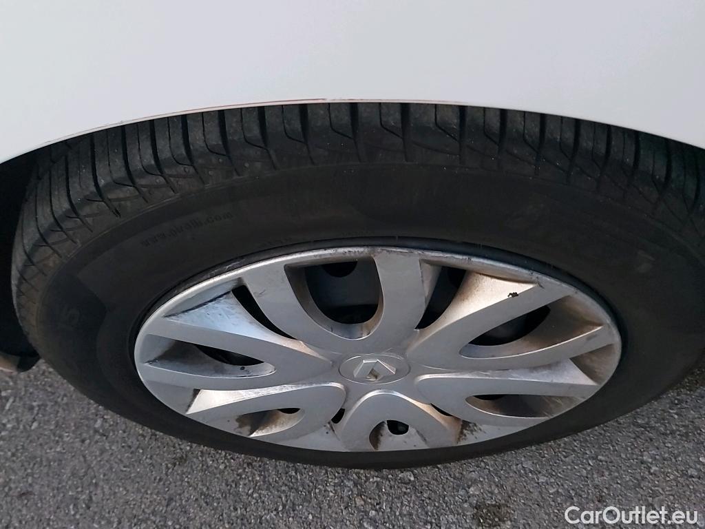  Renault  Clio RENAULT  / 2016 / 5P / berlina con portón Business dCi 66kW (90CV) -18 (AC) #25