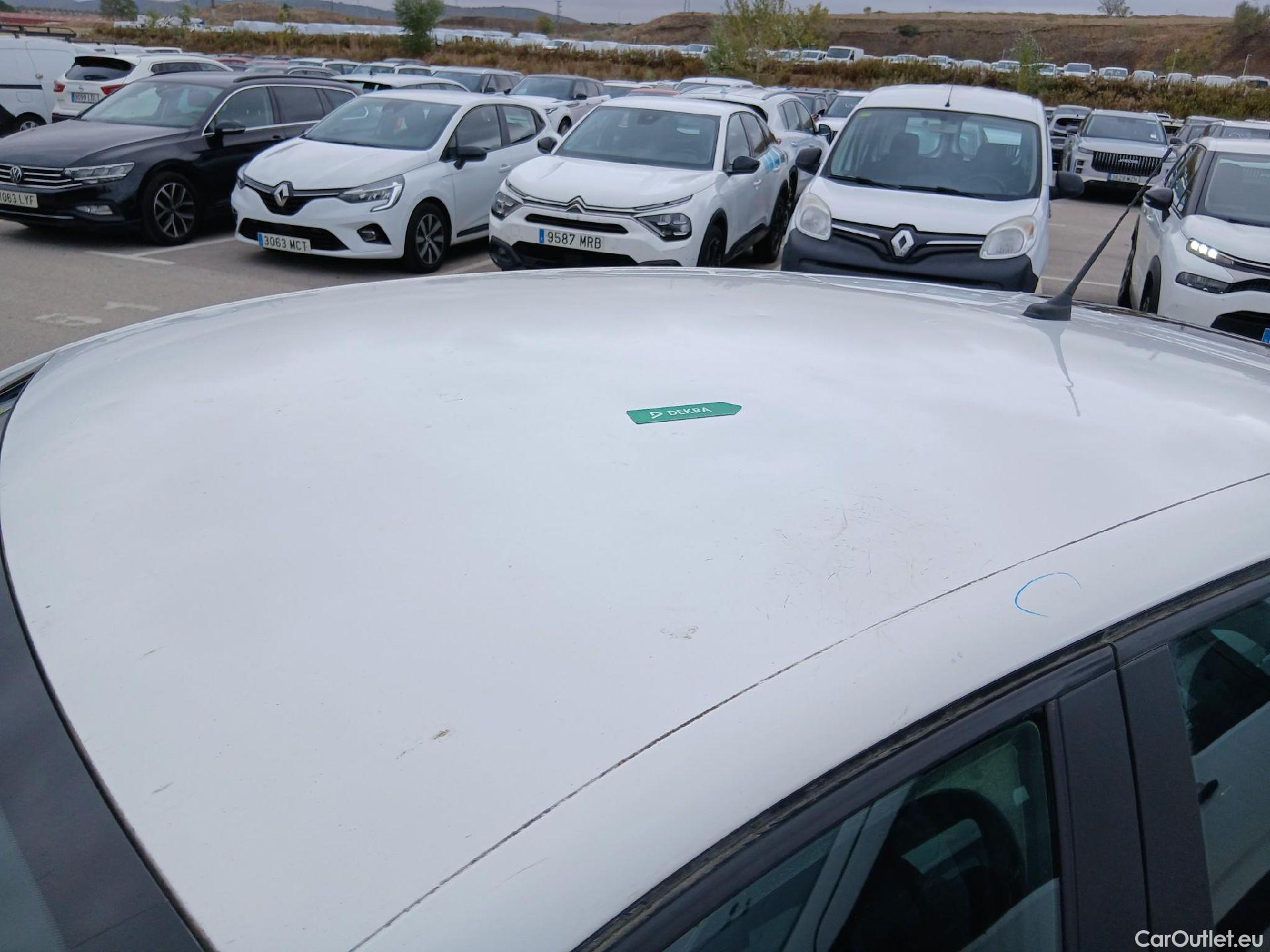  Peugeot  208 PEUGEOT  / 2019 / 5P / berlina con portón BlueHDi 73kW (100CV) Active #20