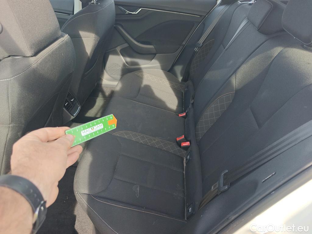  Skoda  KAMIQ SKODA  1.0 TSI 81kW (110CV) DSG Ambition #4