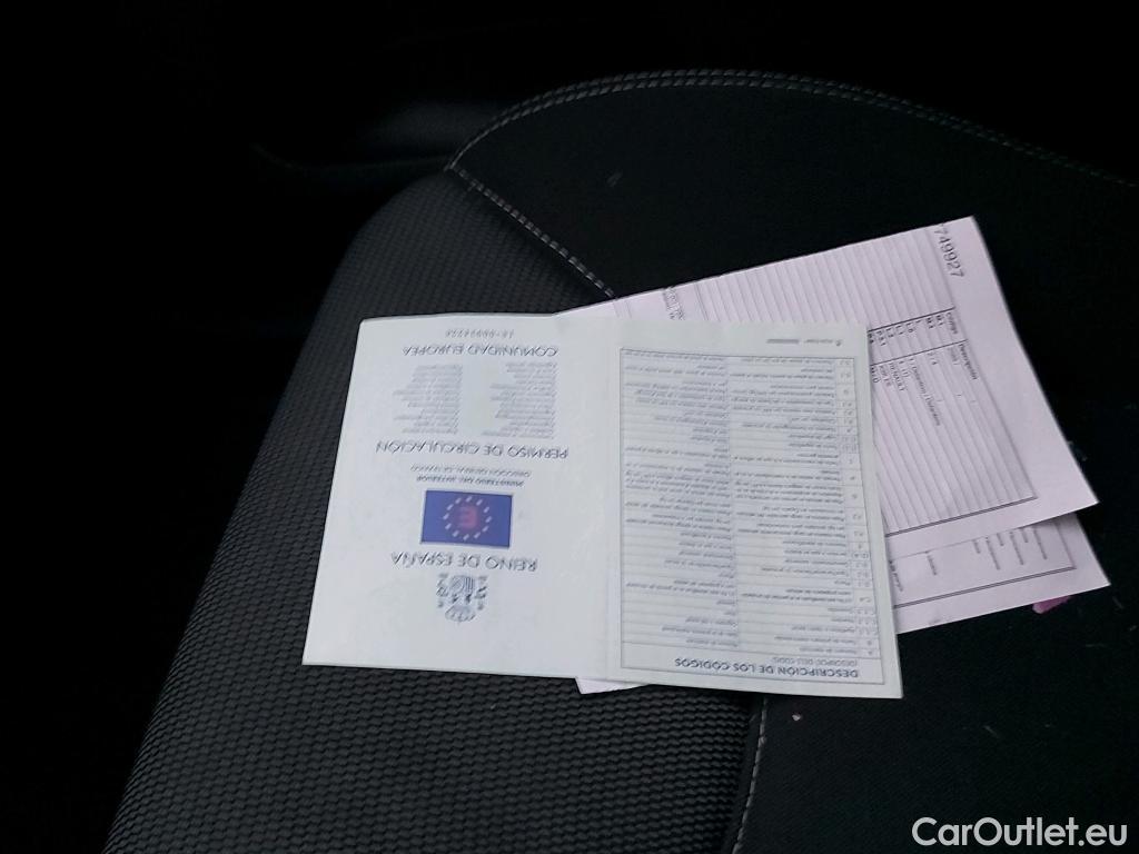  Renault  Clio RENAULT  / 2016 / 5P / berlina con portón Business dCi 66kW (90CV) -18 (AC) #2