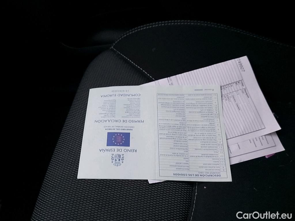  Renault  Clio RENAULT  / 2016 / 5P / berlina con portón Business dCi 66kW (90CV) -18 (AC) #1