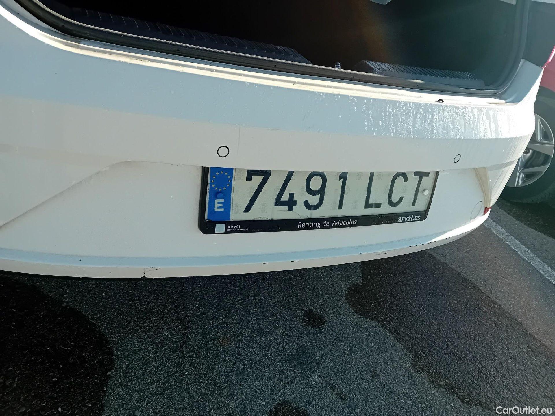  Seat  Leon SEAT León / 2016 / 5P / berlina con portón 1.6 TDI 85kW S&S Style Visio Ed Nav (AC) #11