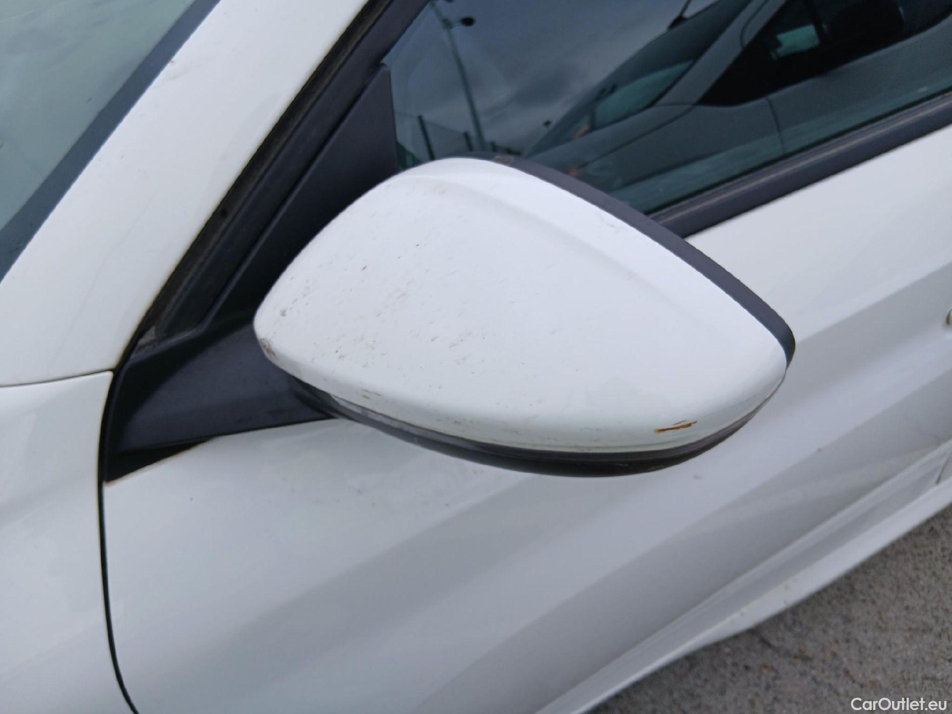  Peugeot  208 PEUGEOT  / 2019 / 5P / berlina con portón BlueHDi 73kW (100CV) Active #17