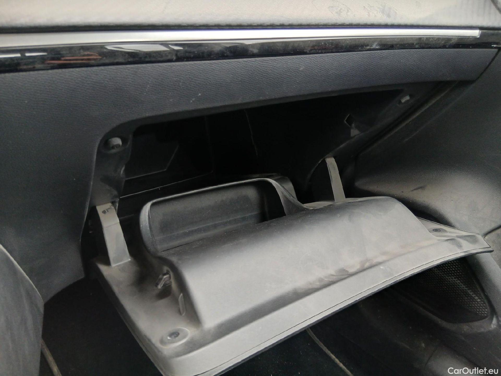  Peugeot  208 PEUGEOT  / 2019 / 5P / berlina con portón BlueHDi 73kW (100CV) Active #2