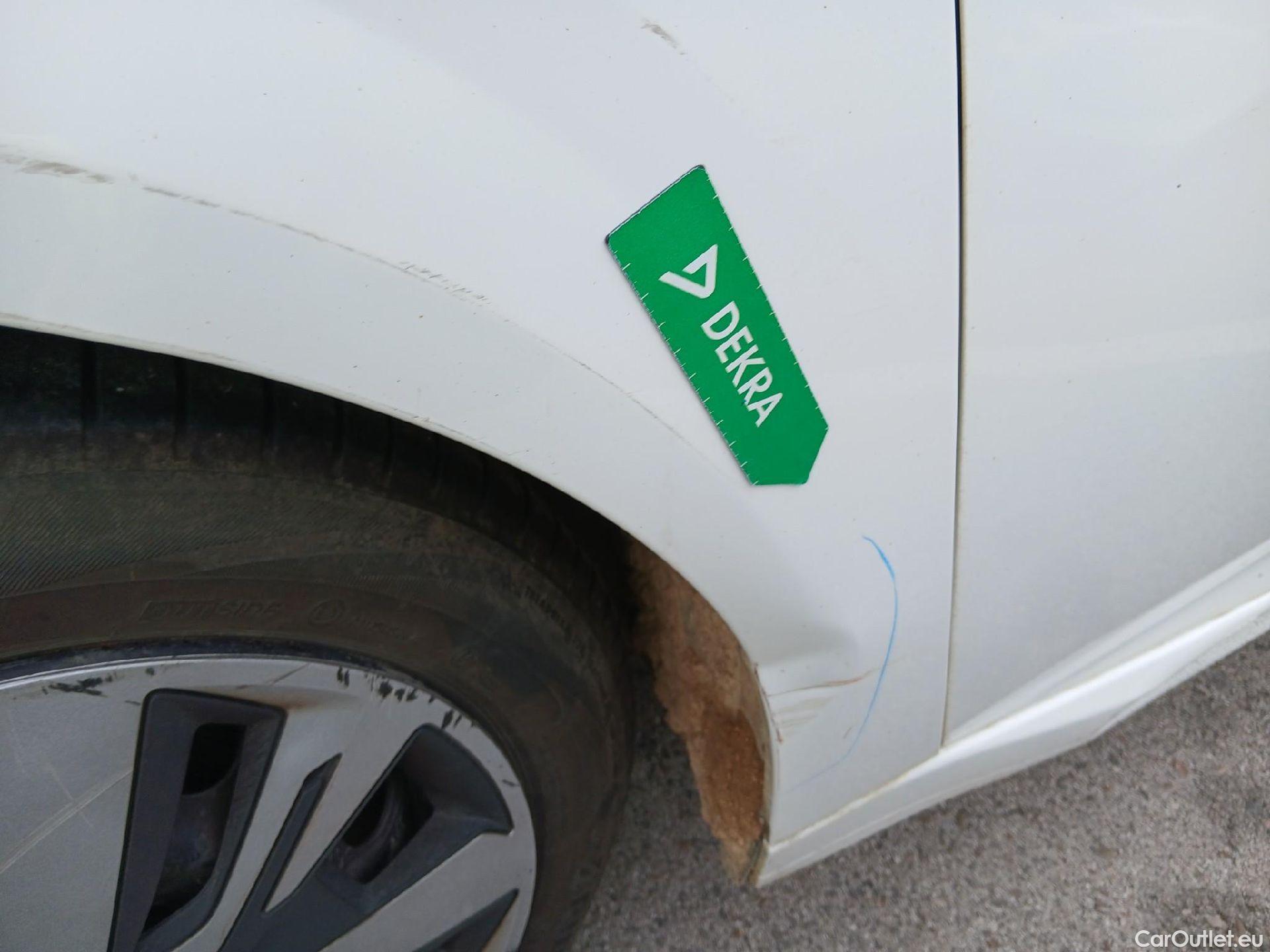  Peugeot  208 PEUGEOT  / 2019 / 5P / berlina con portón BlueHDi 73kW (100CV) Active #13