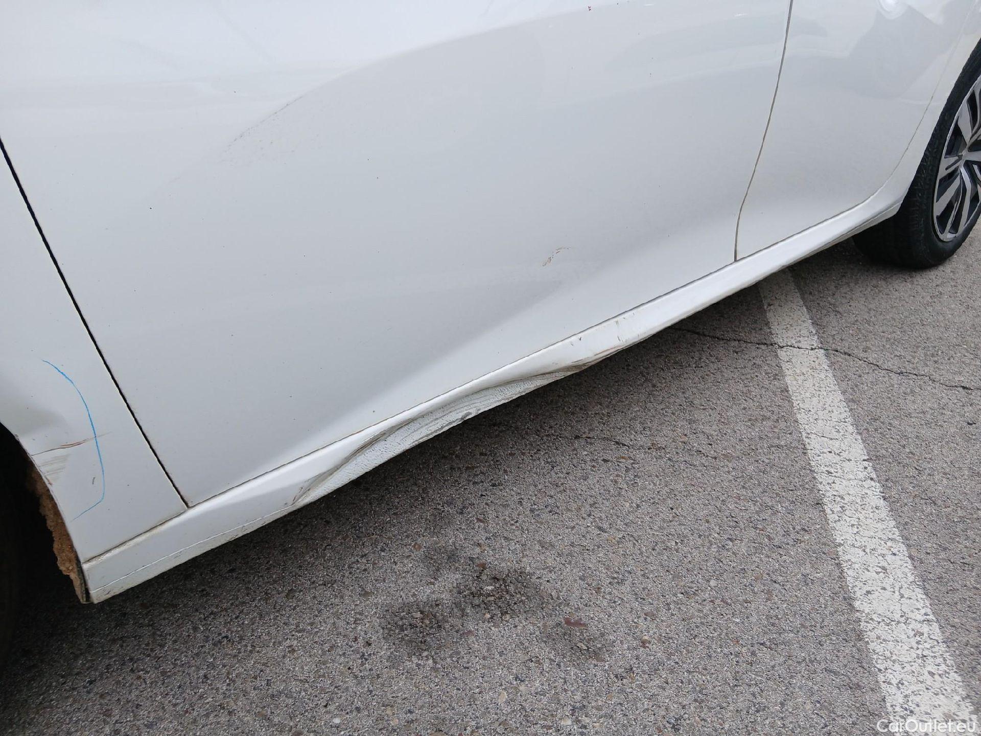  Peugeot  208 PEUGEOT  / 2019 / 5P / berlina con portón BlueHDi 73kW (100CV) Active #15