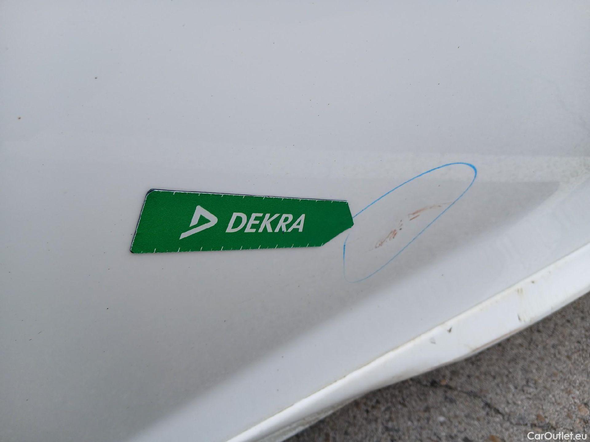  Peugeot  208 PEUGEOT  / 2019 / 5P / berlina con portón BlueHDi 73kW (100CV) Active #23