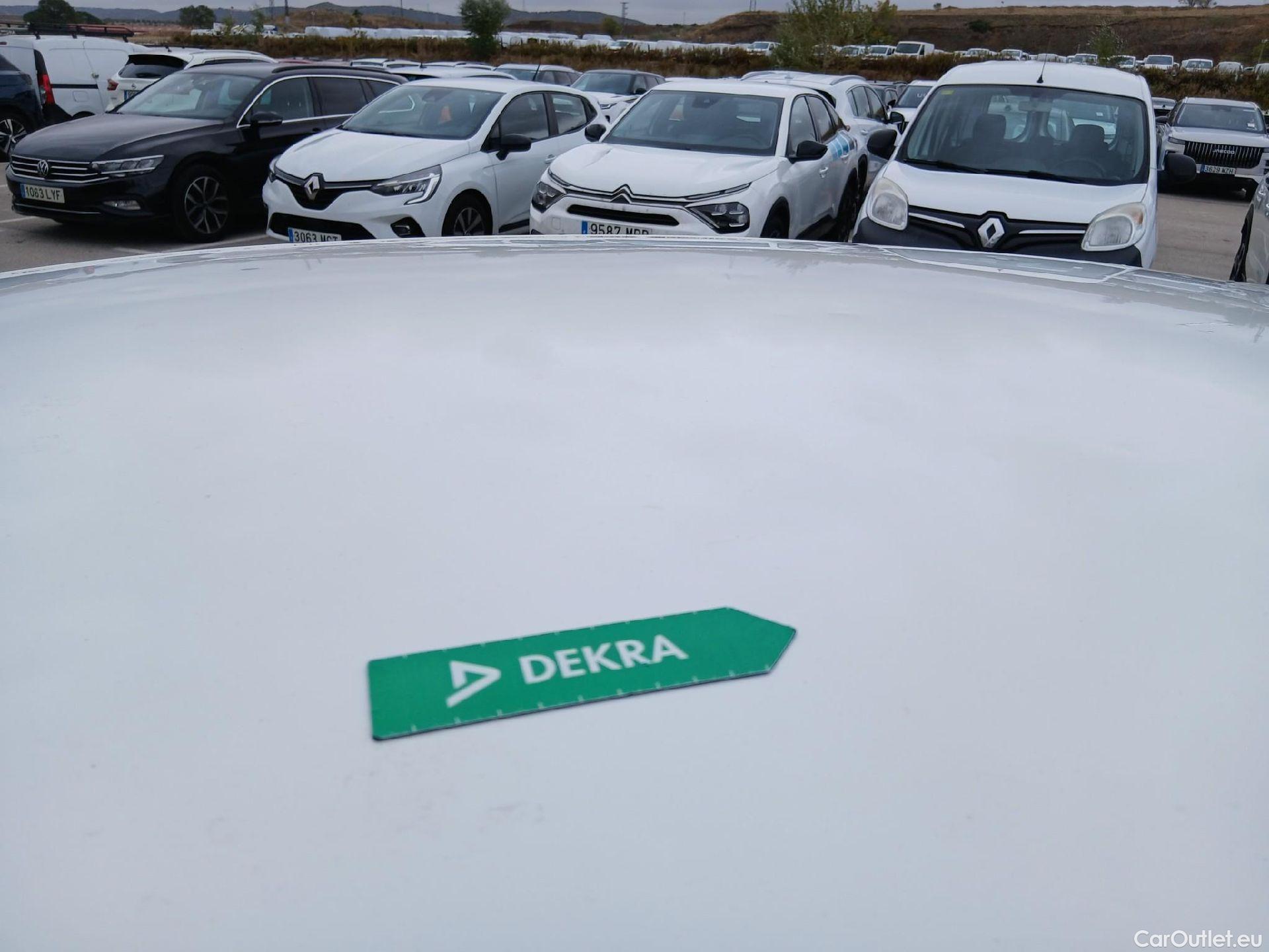  Peugeot  208 PEUGEOT  / 2019 / 5P / berlina con portón BlueHDi 73kW (100CV) Active #21