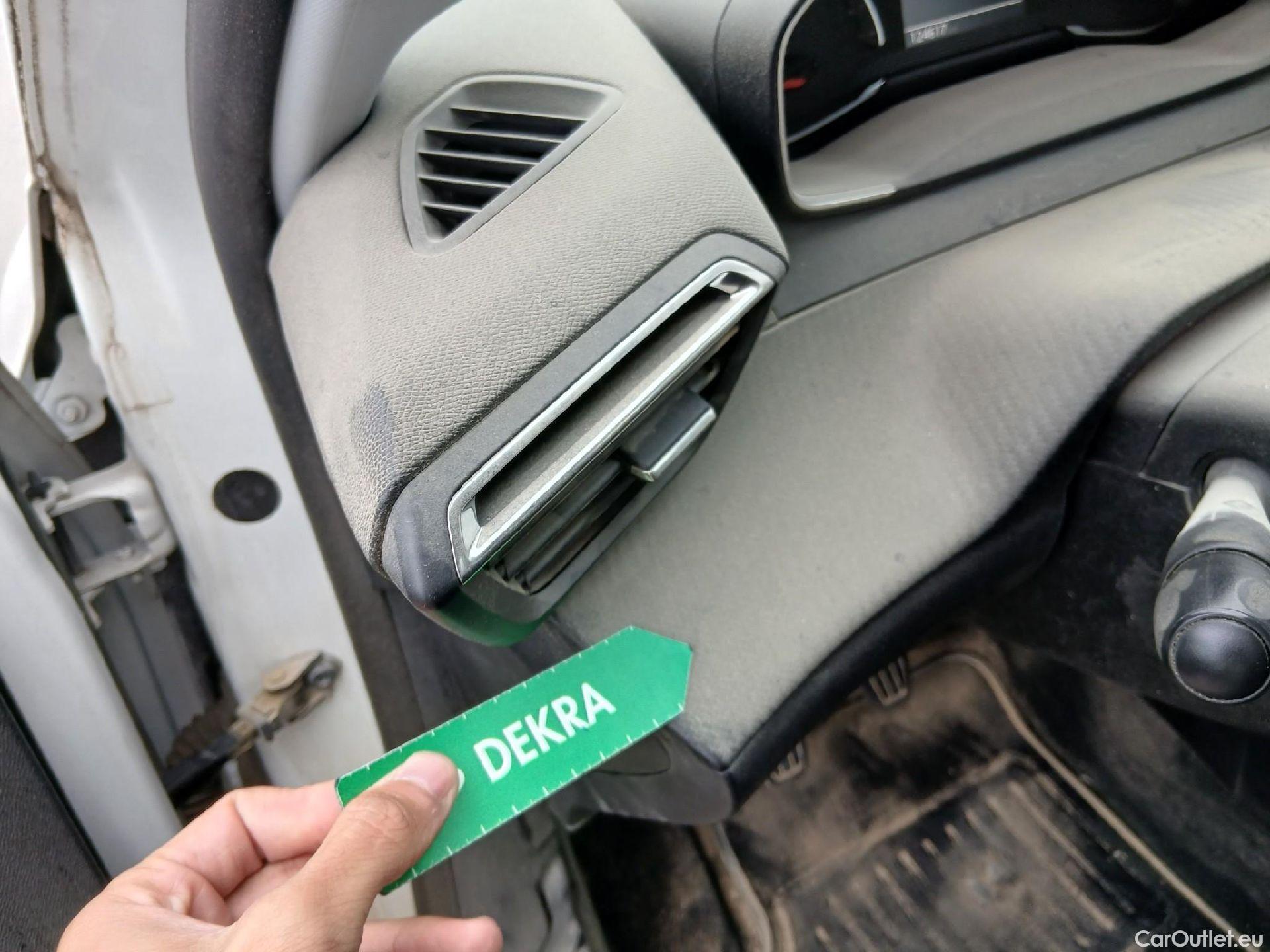  Peugeot  208 PEUGEOT  / 2019 / 5P / berlina con portón BlueHDi 73kW (100CV) Active #26