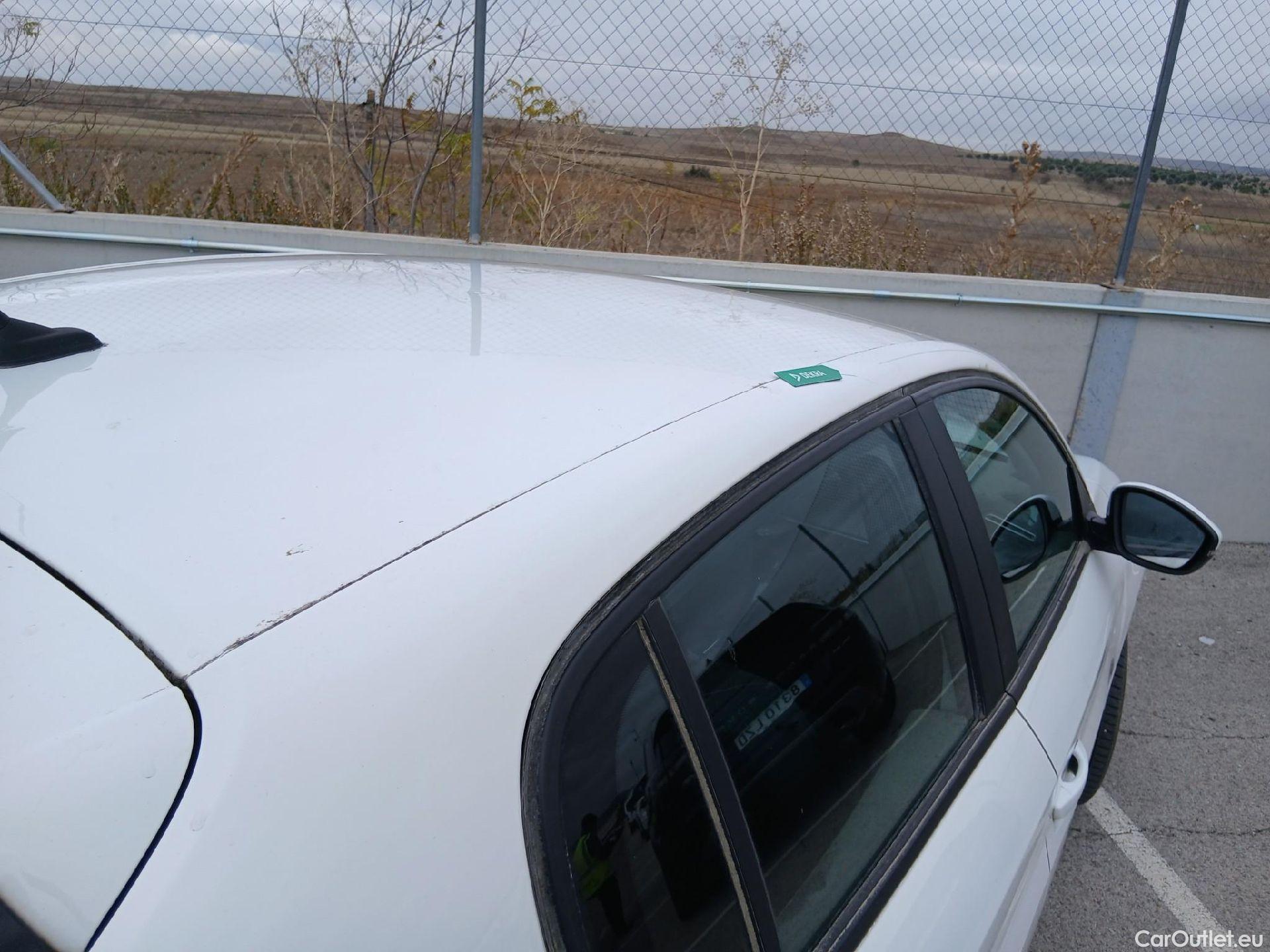  Peugeot  208 PEUGEOT  / 2019 / 5P / berlina con portón BlueHDi 73kW (100CV) Active #36