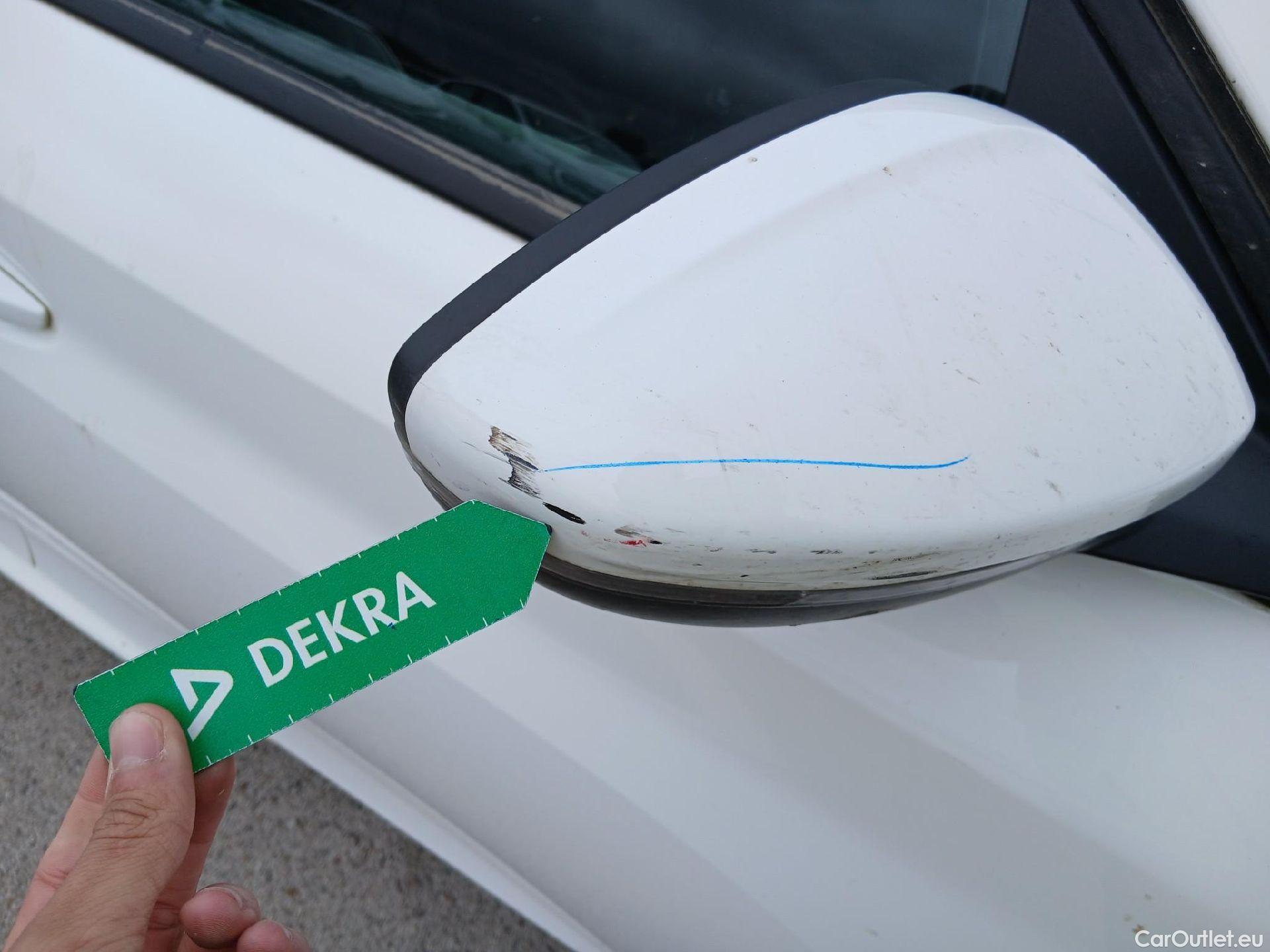  Peugeot  208 PEUGEOT  / 2019 / 5P / berlina con portón BlueHDi 73kW (100CV) Active #44