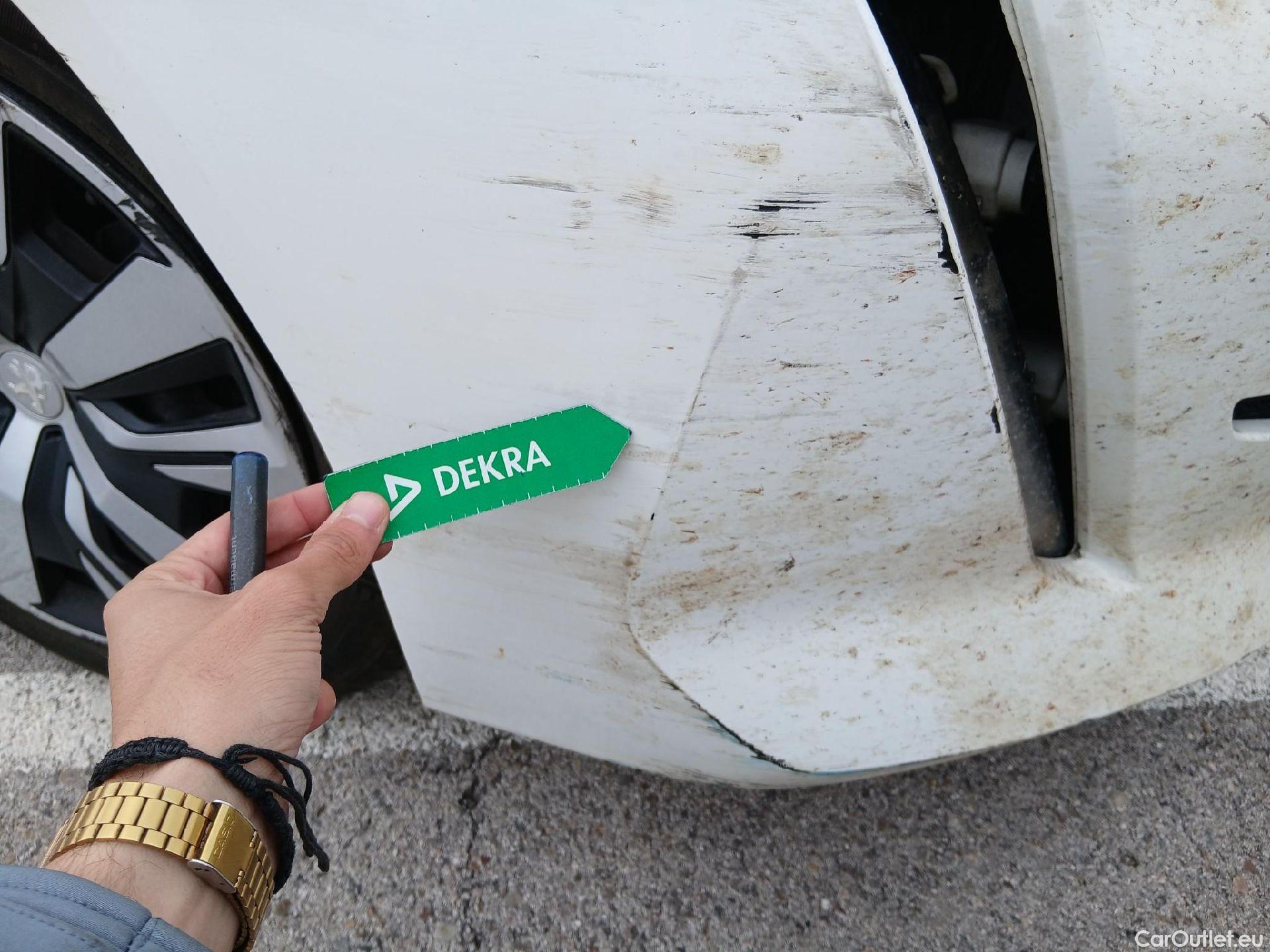  Peugeot  208 PEUGEOT  / 2019 / 5P / berlina con portón BlueHDi 73kW (100CV) Active #4