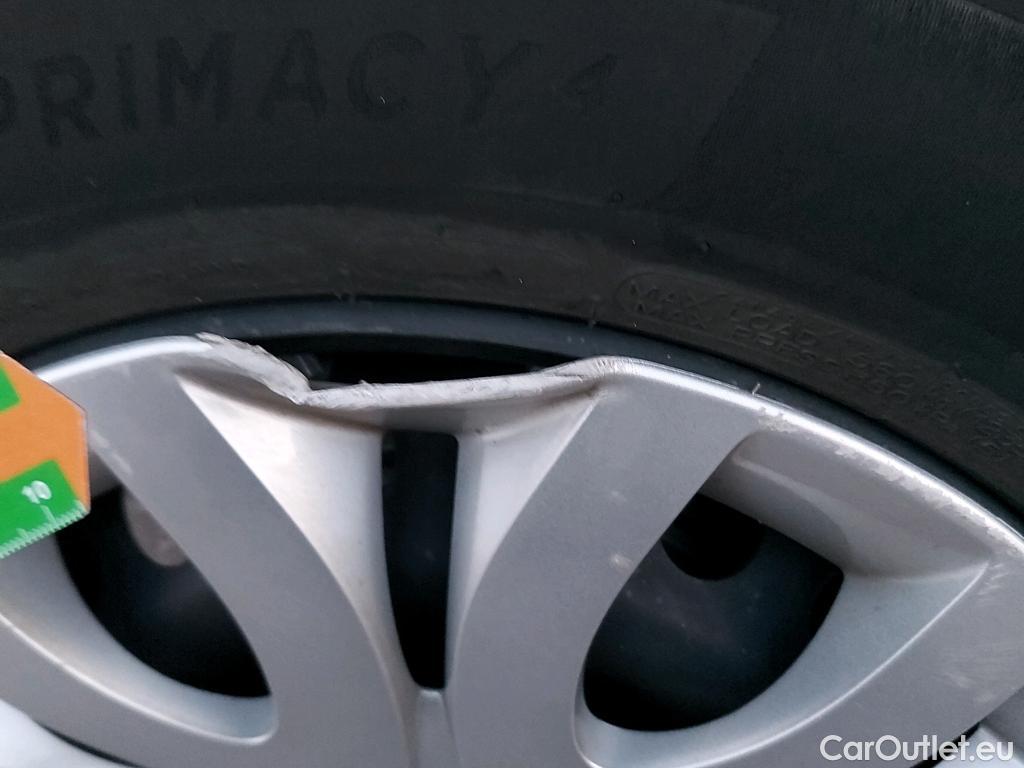  Renault  Clio RENAULT  / 2016 / 5P / berlina con portón Business dCi 66kW (90CV) -18 (AC) #28