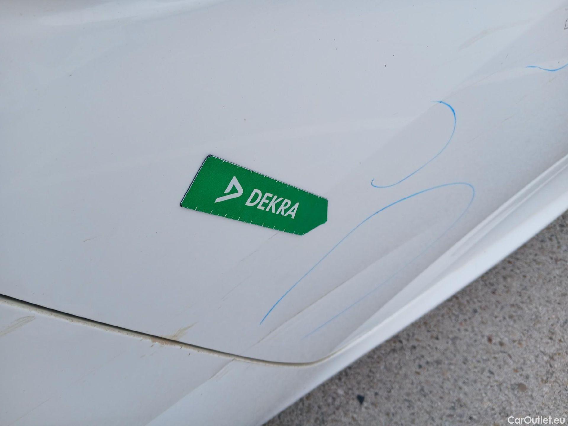  Peugeot  208 PEUGEOT  / 2019 / 5P / berlina con portón BlueHDi 73kW (100CV) Active #38