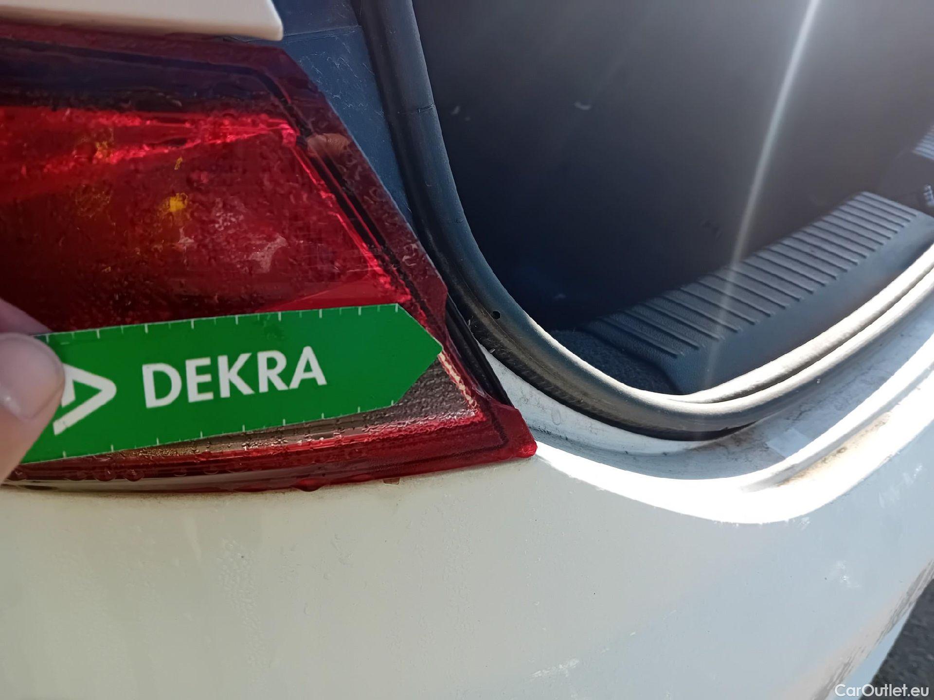  Seat  Leon SEAT León / 2016 / 5P / berlina con portón 1.6 TDI 85kW S&S Style Visio Ed Nav (AC) #10