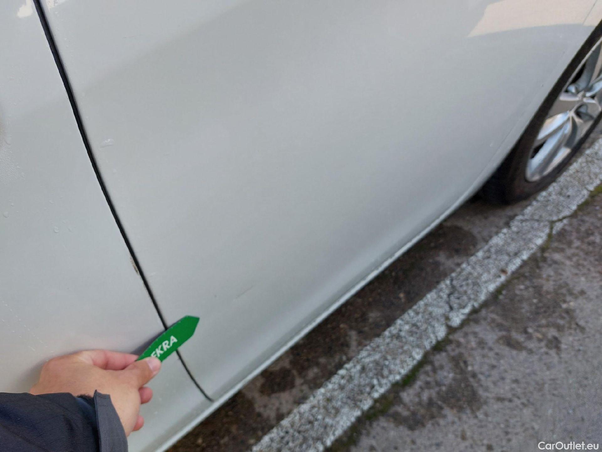  Peugeot  308 PEUGEOT  / 2017 / 5P / berlina con portón 5p Active Pack BlueHDi 130 S&S #8