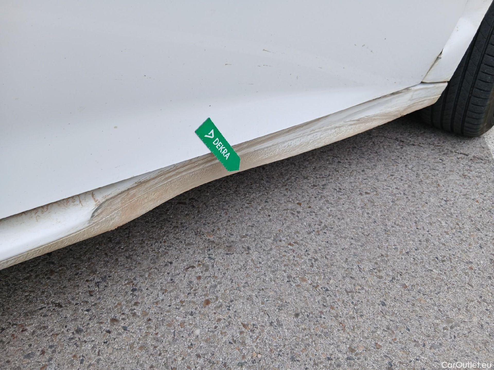  Peugeot  208 PEUGEOT  / 2019 / 5P / berlina con portón BlueHDi 73kW (100CV) Active #40