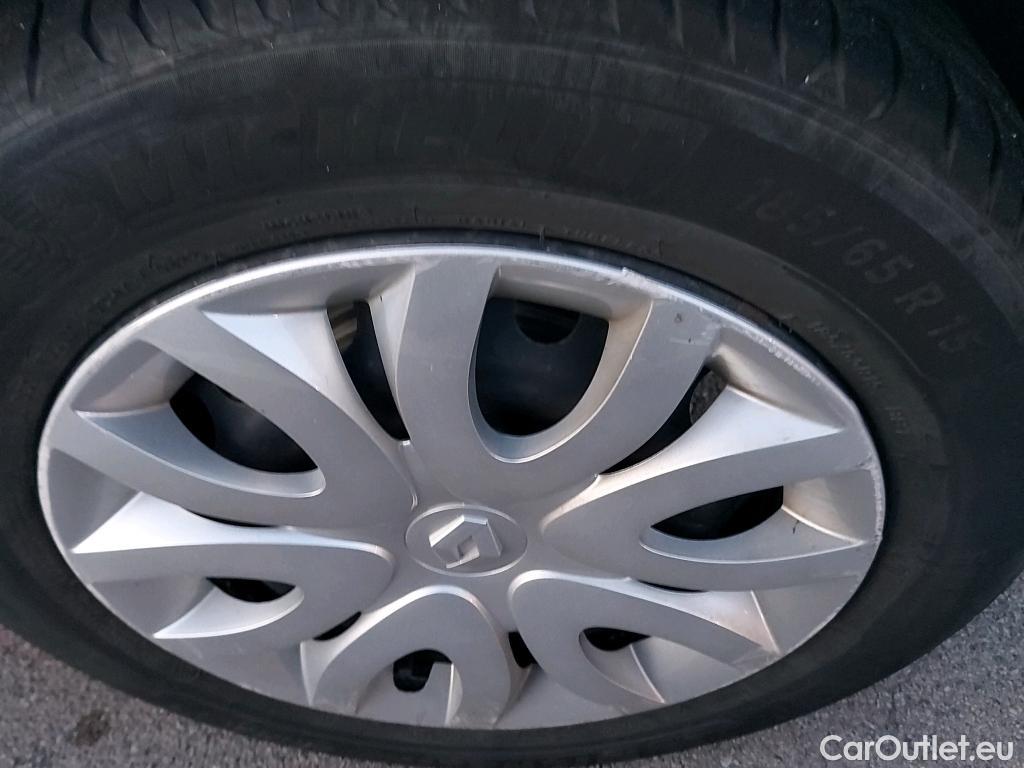  Renault  Clio RENAULT  / 2016 / 5P / berlina con portón Business dCi 66kW (90CV) -18 (AC) #33