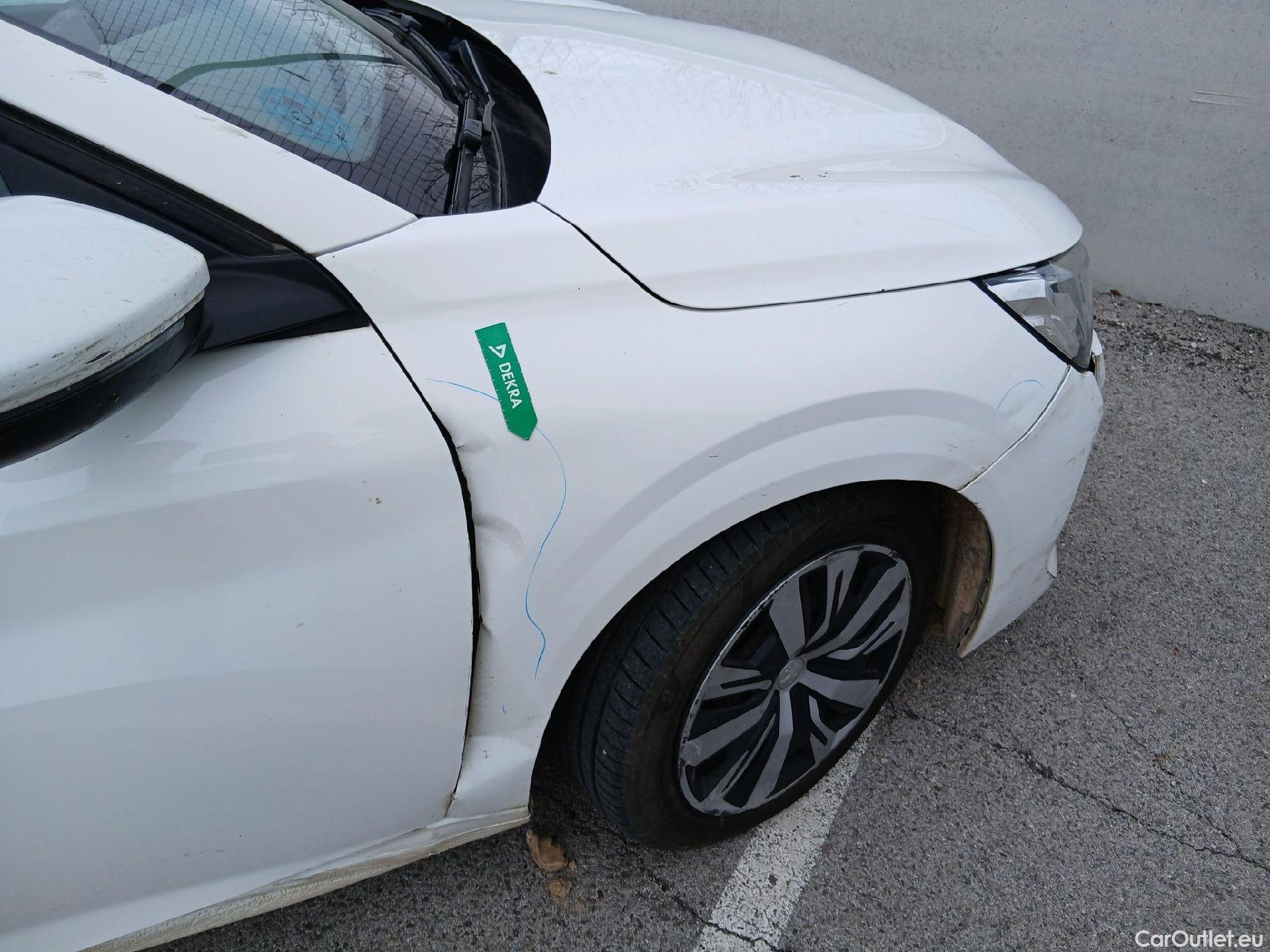  Peugeot  208 PEUGEOT  / 2019 / 5P / berlina con portón BlueHDi 73kW (100CV) Active #42