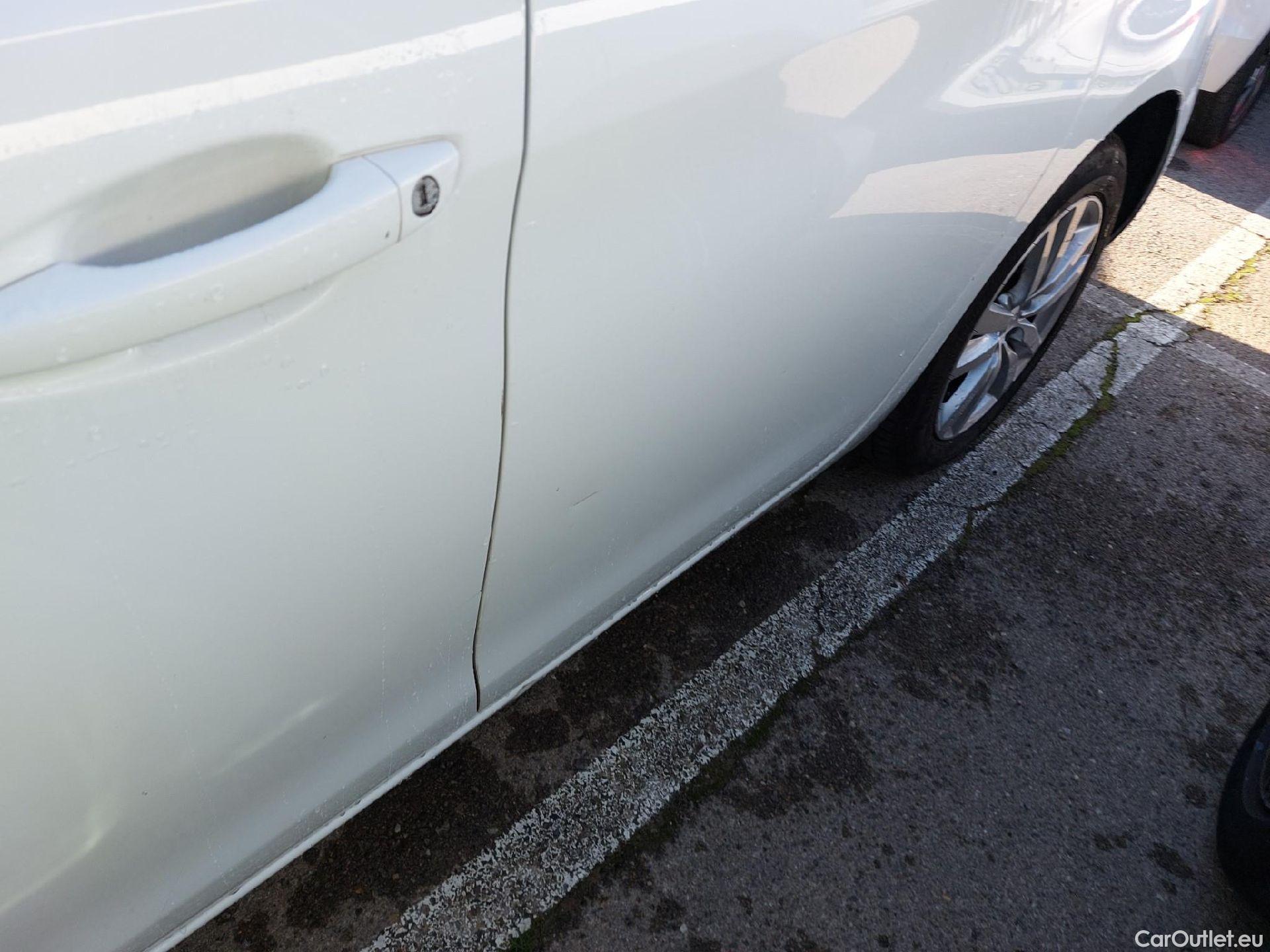  Peugeot  308 PEUGEOT  / 2017 / 5P / berlina con portón 5p Active Pack BlueHDi 130 S&S #9