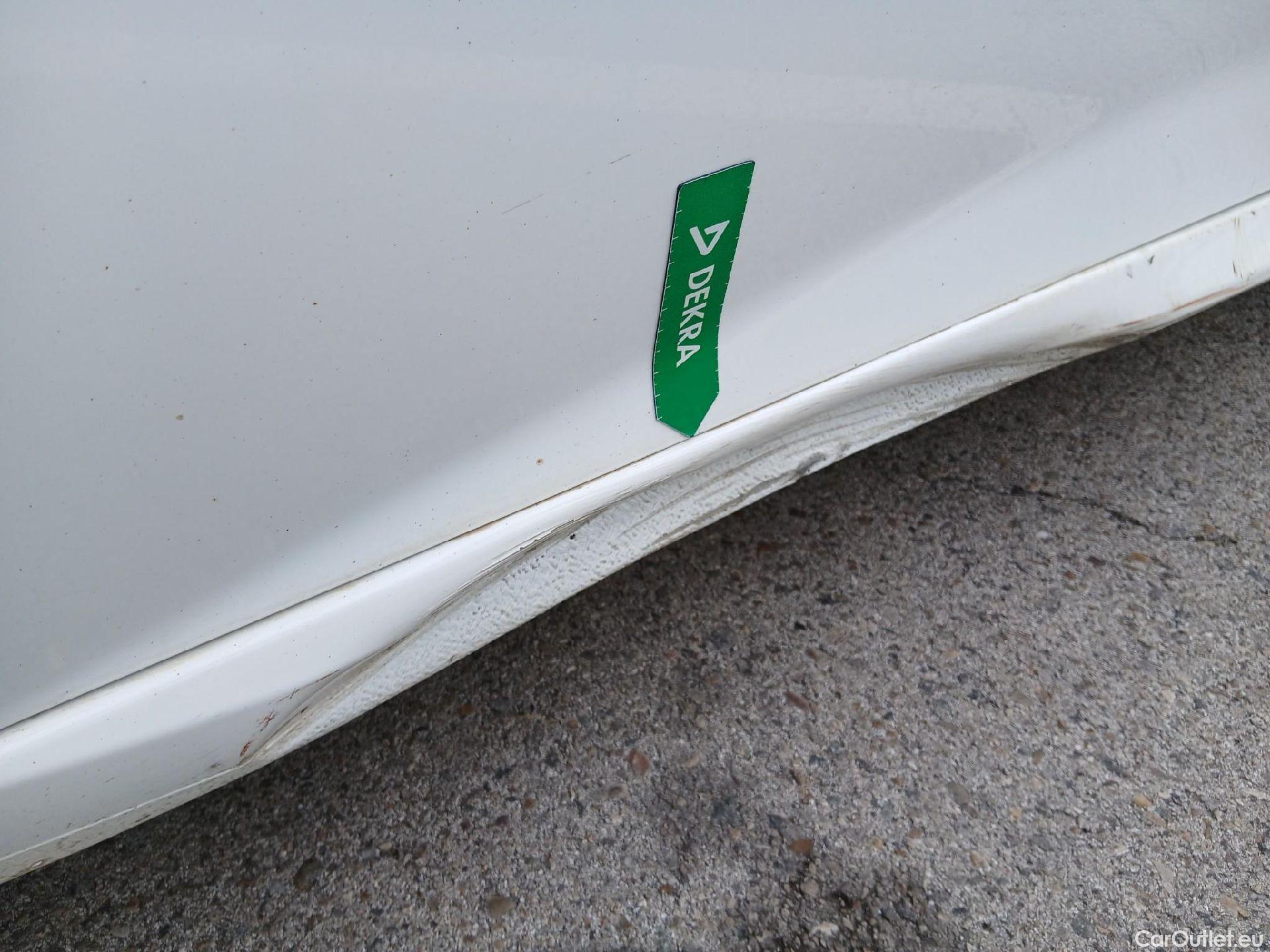  Peugeot  208 PEUGEOT  / 2019 / 5P / berlina con portón BlueHDi 73kW (100CV) Active #16