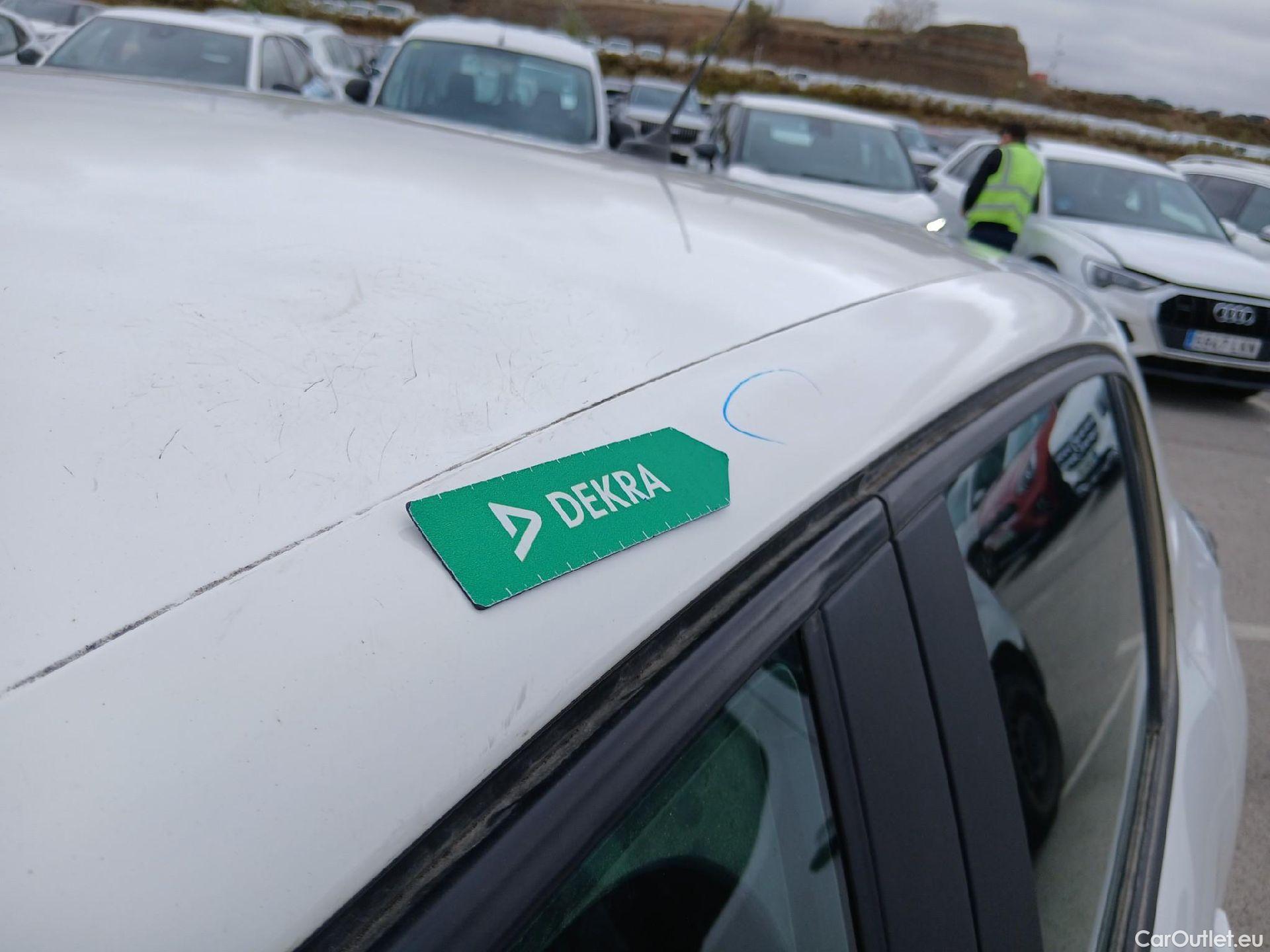  Peugeot  208 PEUGEOT  / 2019 / 5P / berlina con portón BlueHDi 73kW (100CV) Active #19