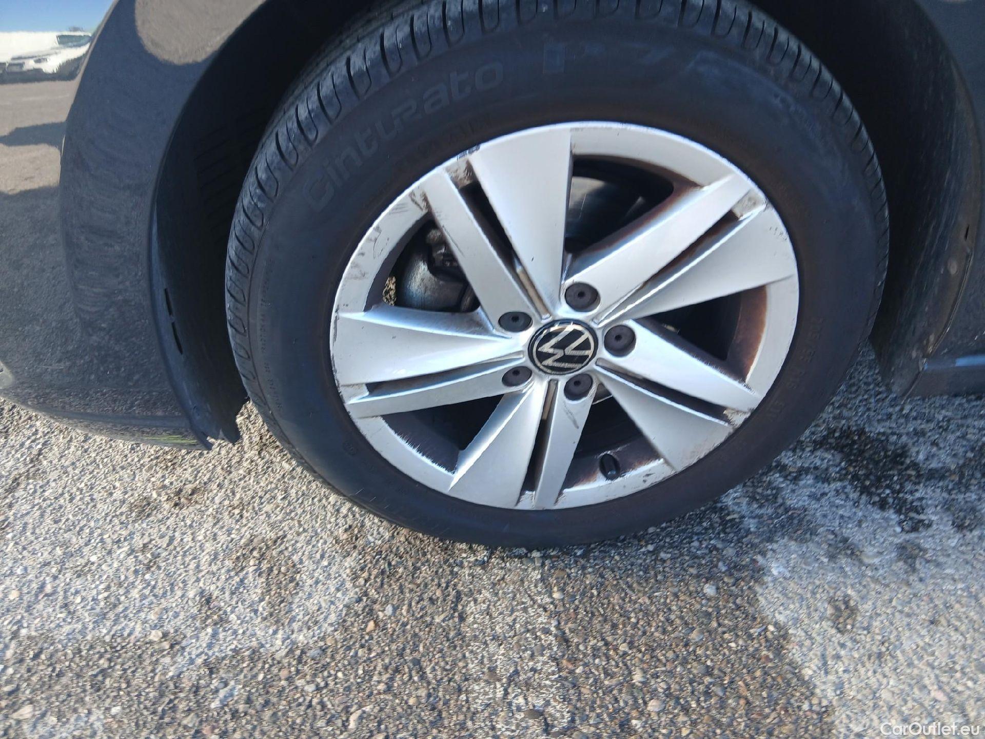  Volkswagen  Golf  VOLKSWAGEN / 2020 / 5P / berlina con portón 2.0 TDI 85kW (115CV) #3