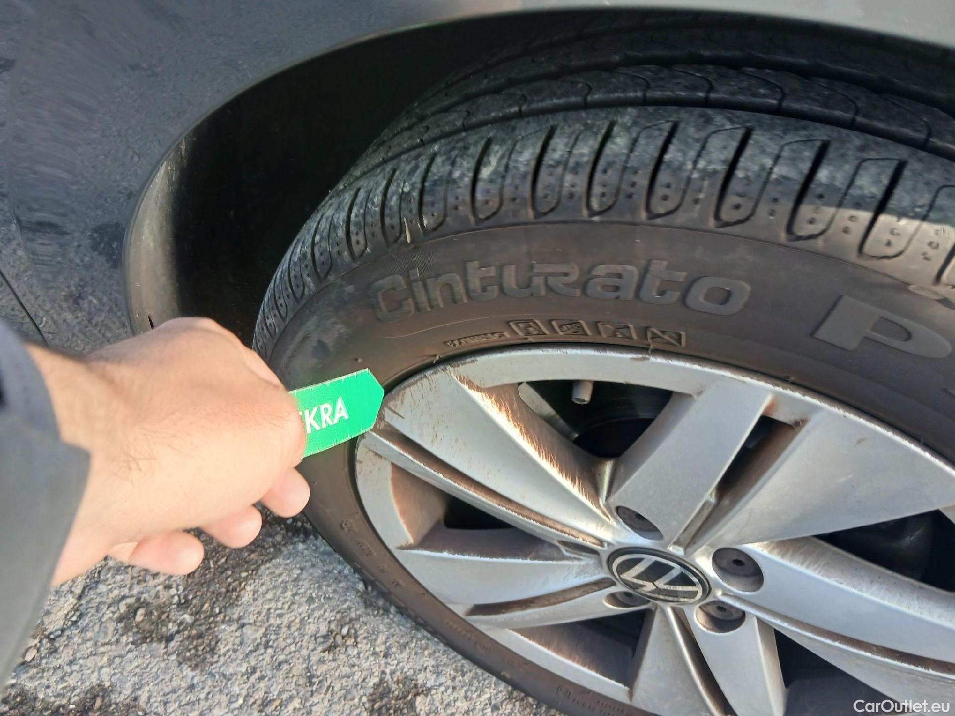  Volkswagen  Golf  VOLKSWAGEN / 2020 / 5P / berlina con portón 2.0 TDI 85kW (115CV) #24