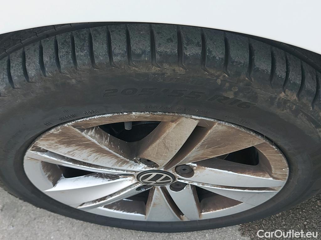  Volkswagen  Golf  VOLKSWAGEN / 2020 / 5P / berlina con portón 1.0 TSI 81kW (110CV) #18