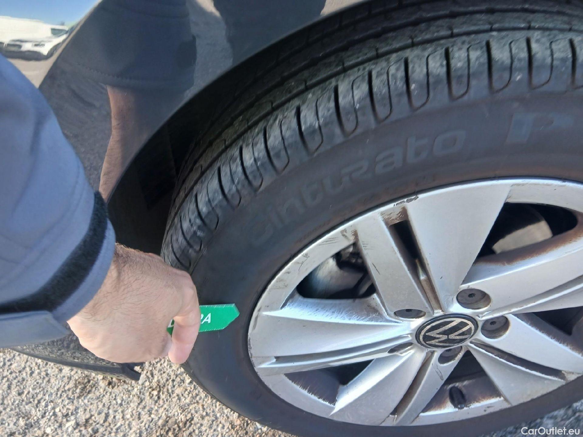  Volkswagen  Golf  VOLKSWAGEN / 2020 / 5P / berlina con portón 2.0 TDI 85kW (115CV) #4