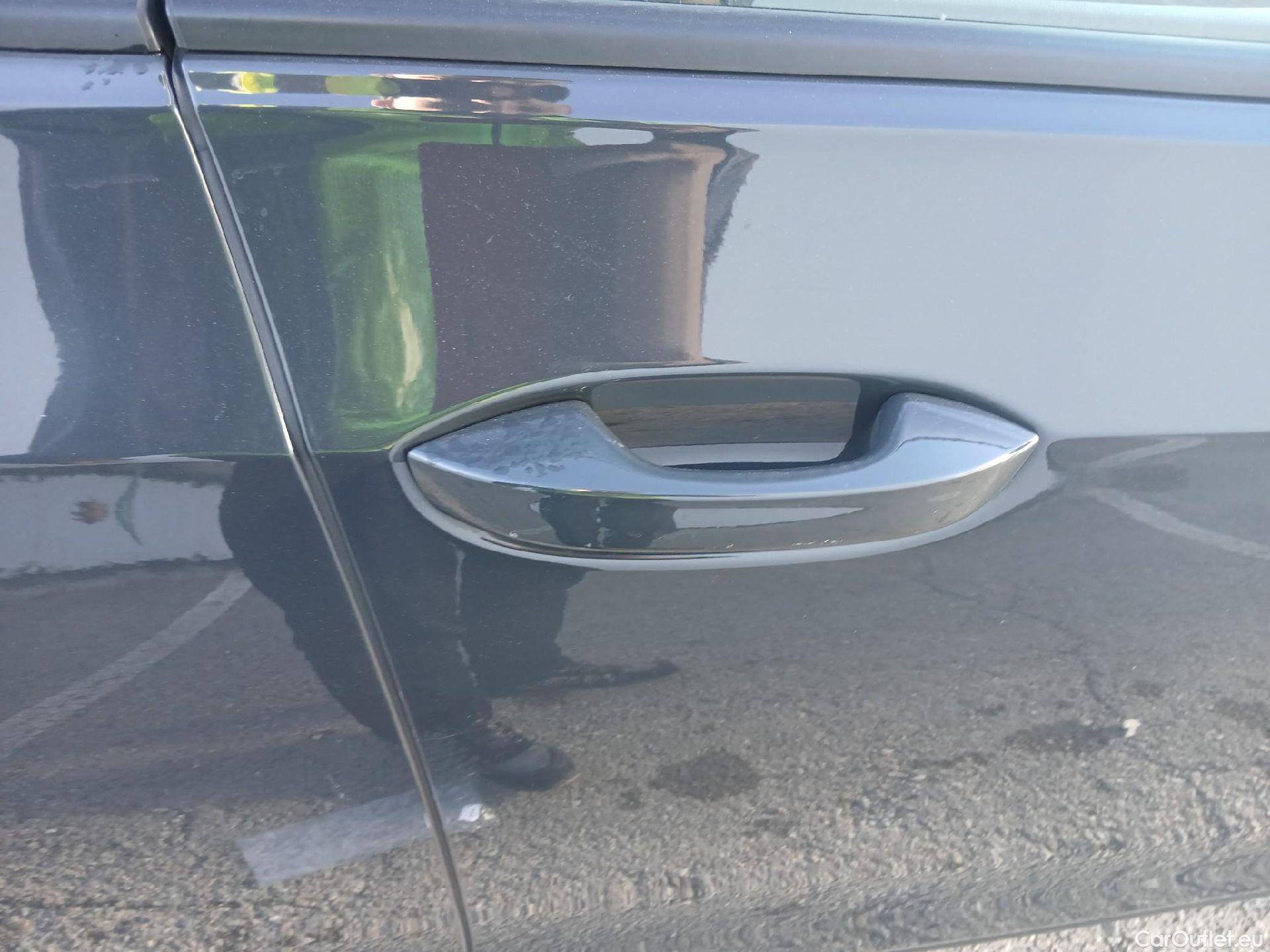  Volkswagen  Golf  VOLKSWAGEN / 2020 / 5P / berlina con portón 2.0 TDI 85kW (115CV) #22